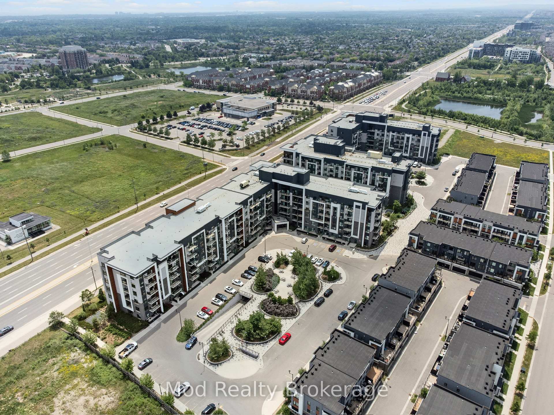 2 Bedrooms Condo at 128 Grovewood, Oakville For sale