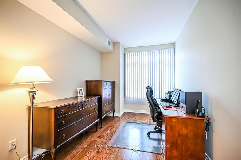 2 Bedrooms Condo at 396 Plains, Burlington For sale