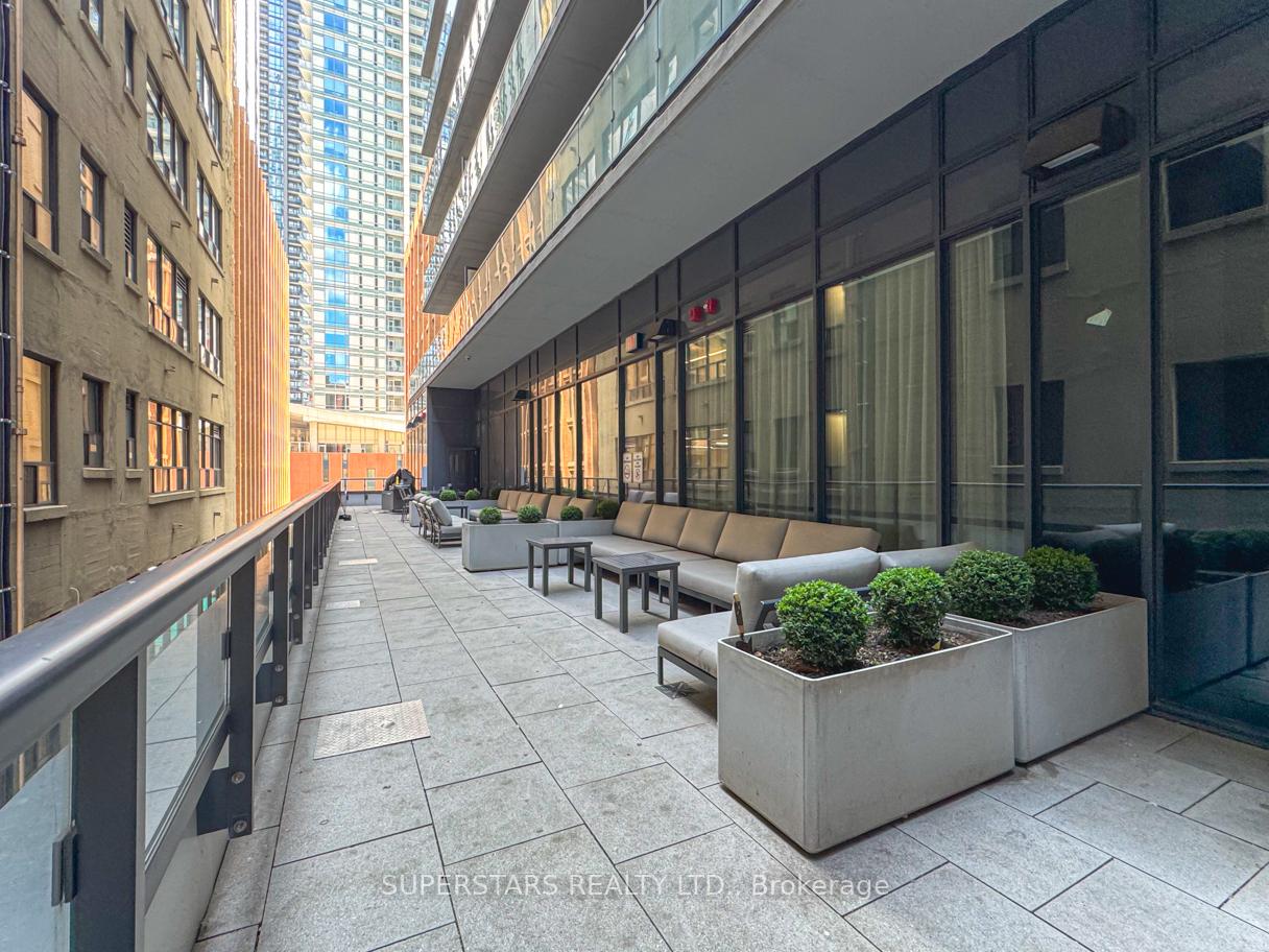 1 Bedroom Condo at 87 Peter, Toronto For sale
