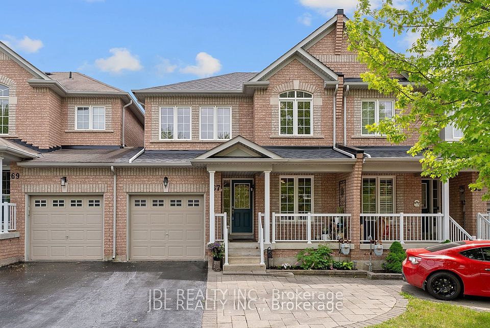 67 Hawksbury