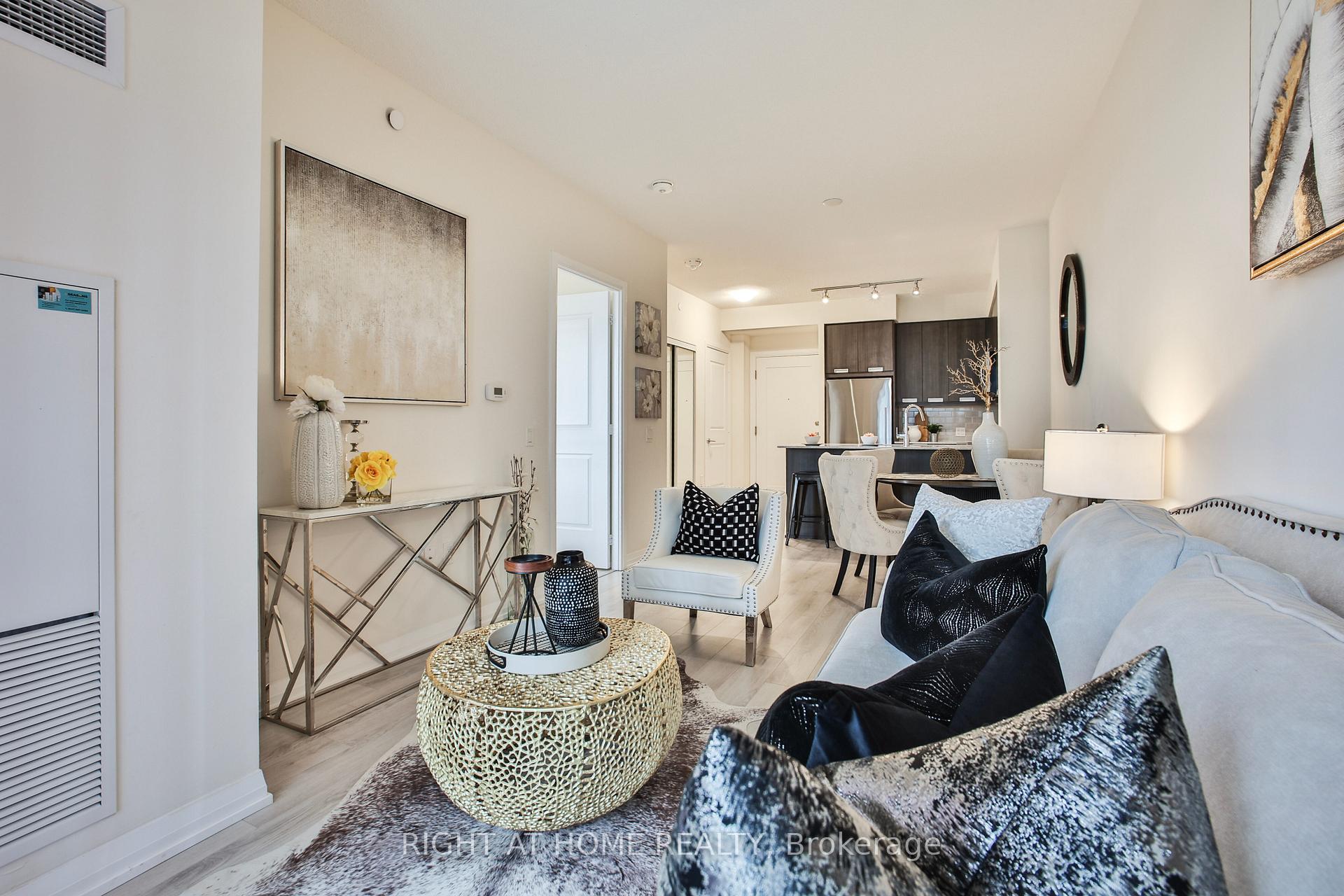 1 Bedroom Condo at 35 WATERGARDEN, Mississauga For sale