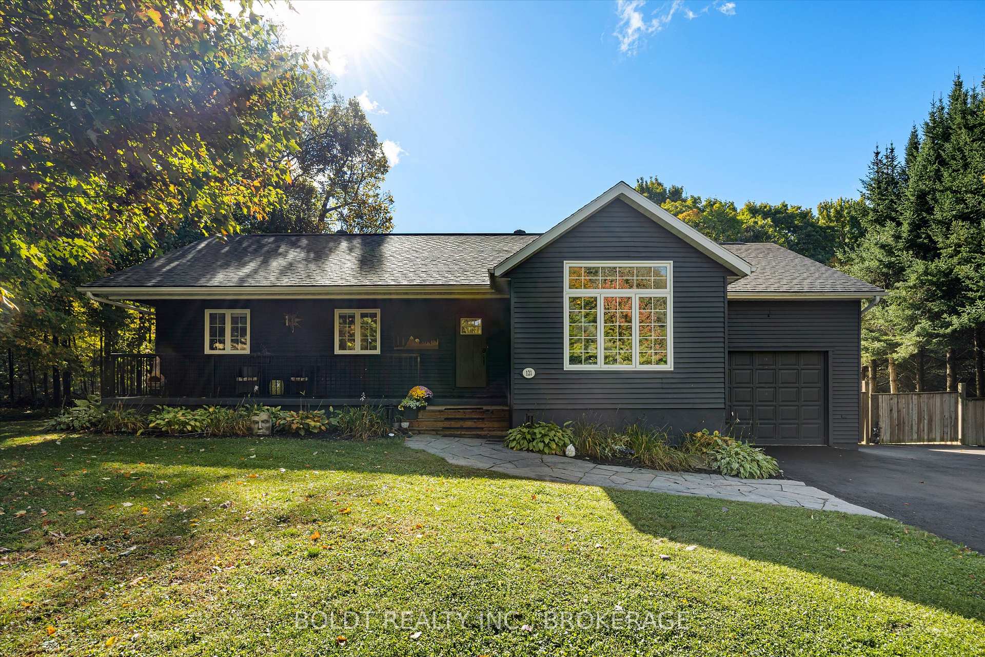 121 Meadow Heights Drive, Bracebridge, ON P1L 1A4