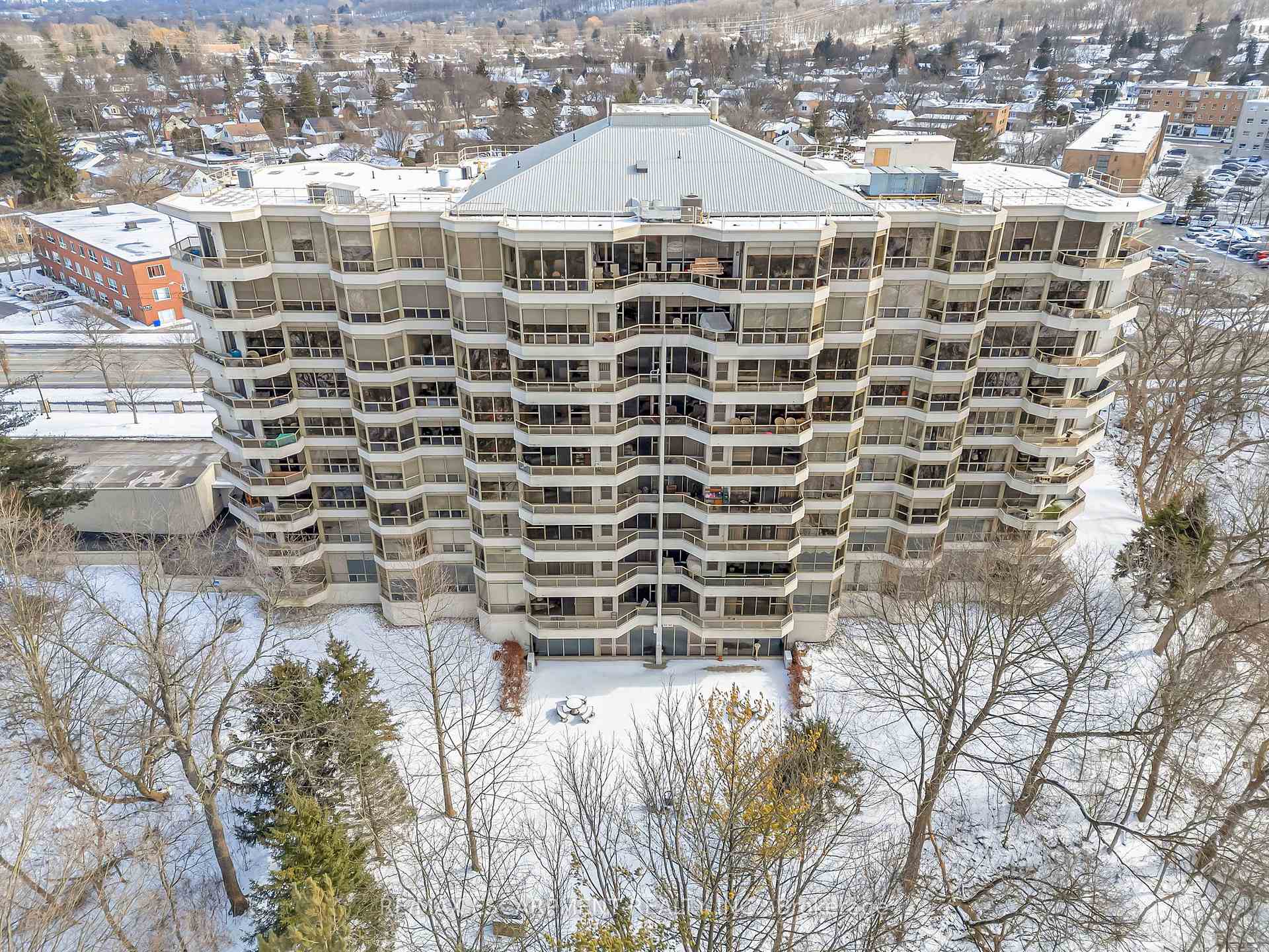 2 Bedrooms Condo at 1770 Main,  Hamilton For sale