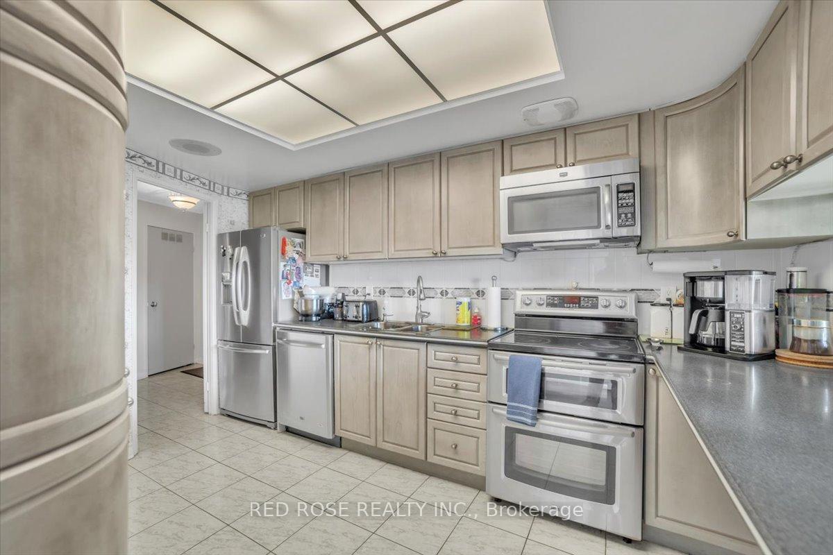 3 Bedrooms Condo at 3303 Don Mills,  Toronto For sale