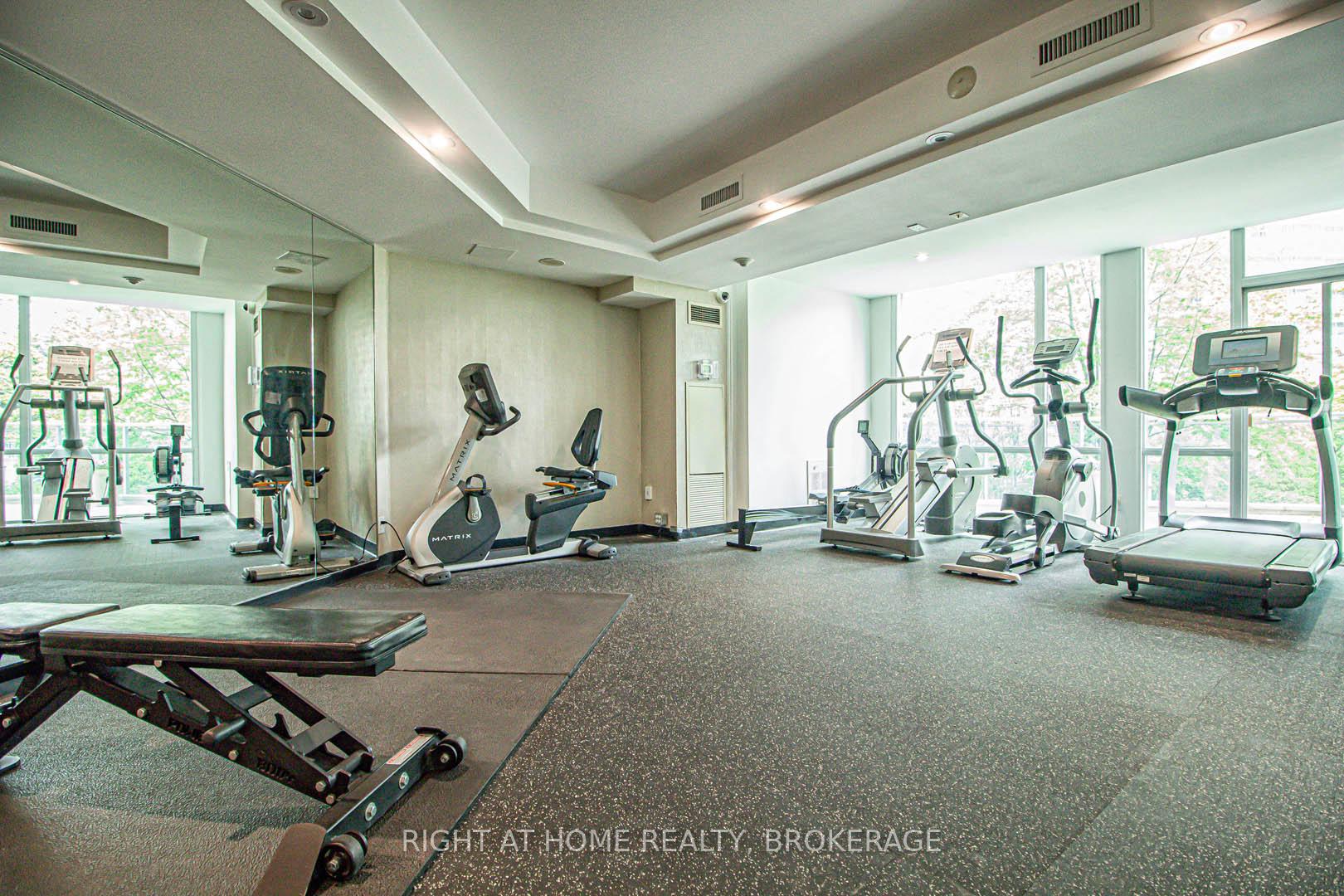 2 Bedrooms Condo at 3939 Duke Of York, Mississauga For sale