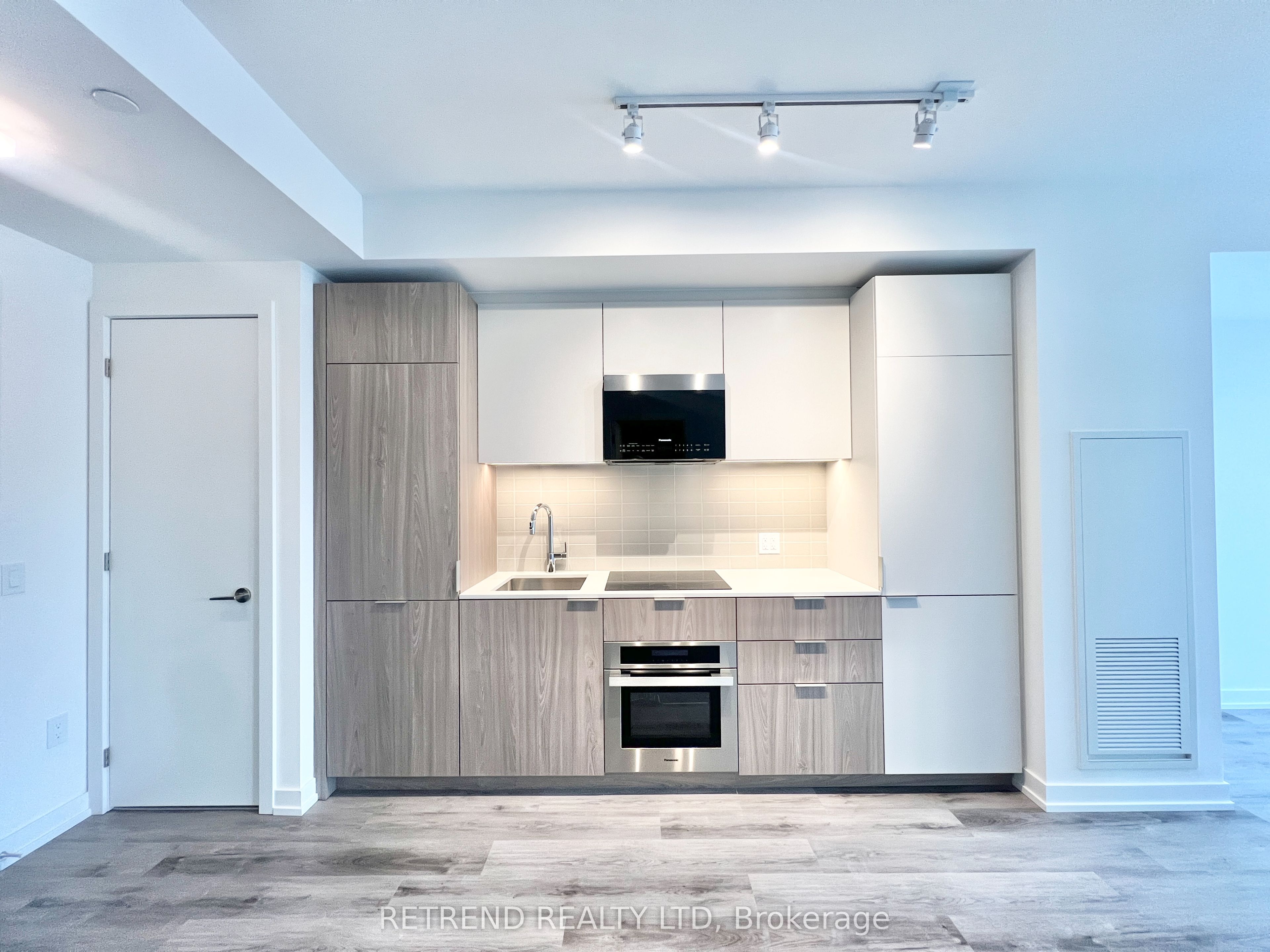 28 Eastern Avenue, #815