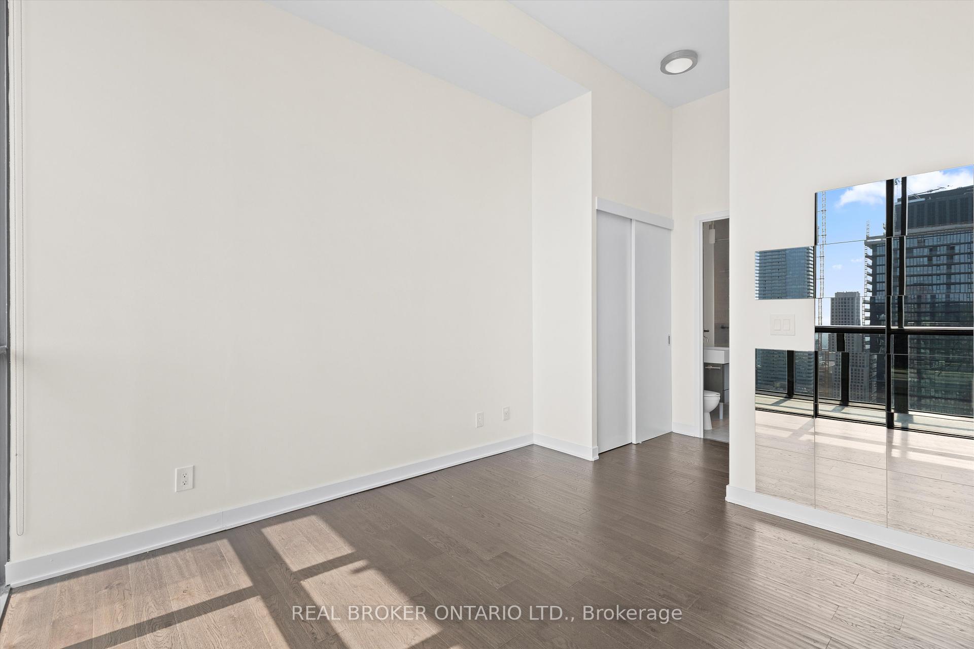 1 Bedroom Condo at 110 Charles, Toronto For sale
