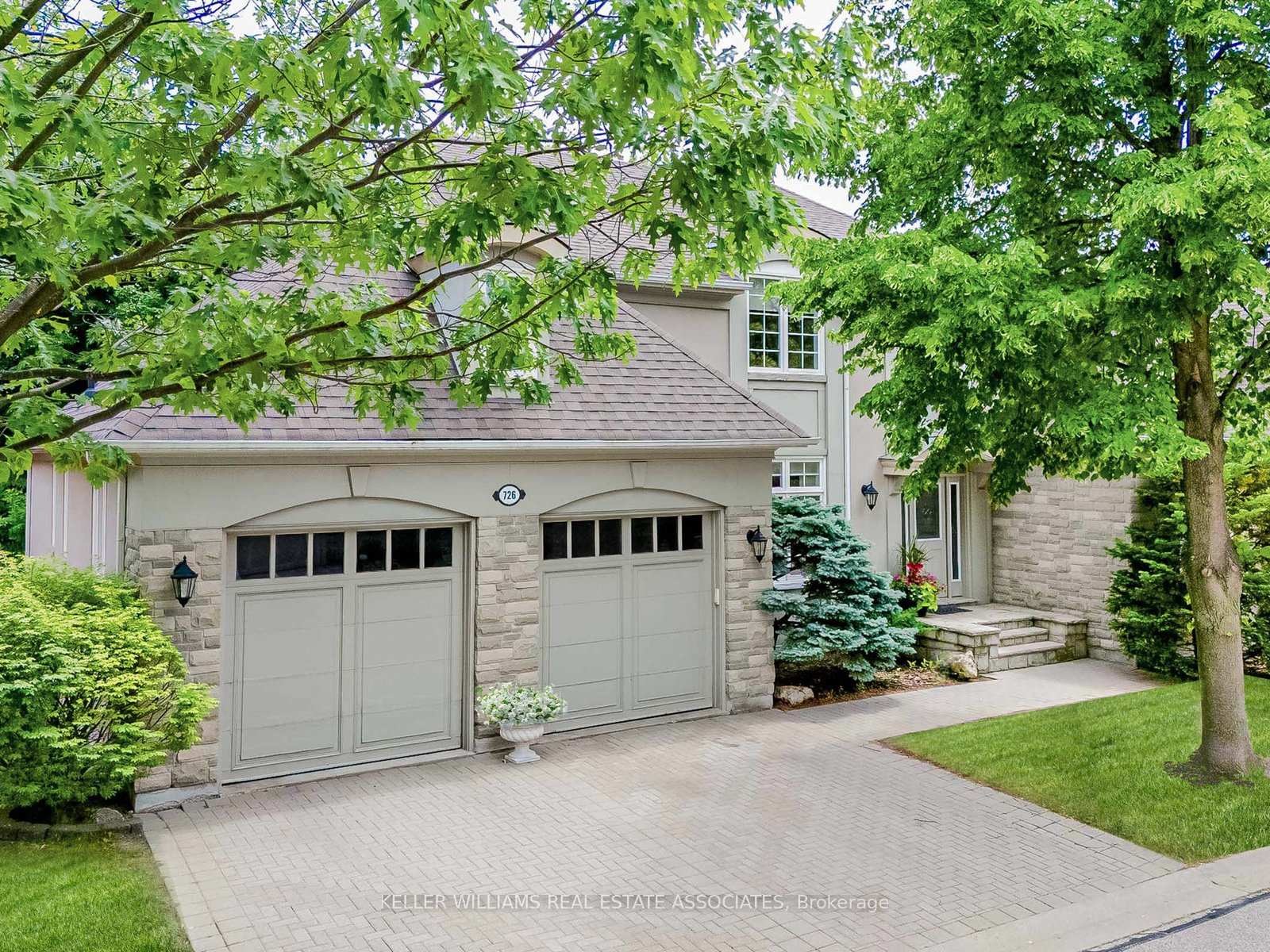 2 Bedrooms Condo at 726 Hidden Grove, Mississauga For sale