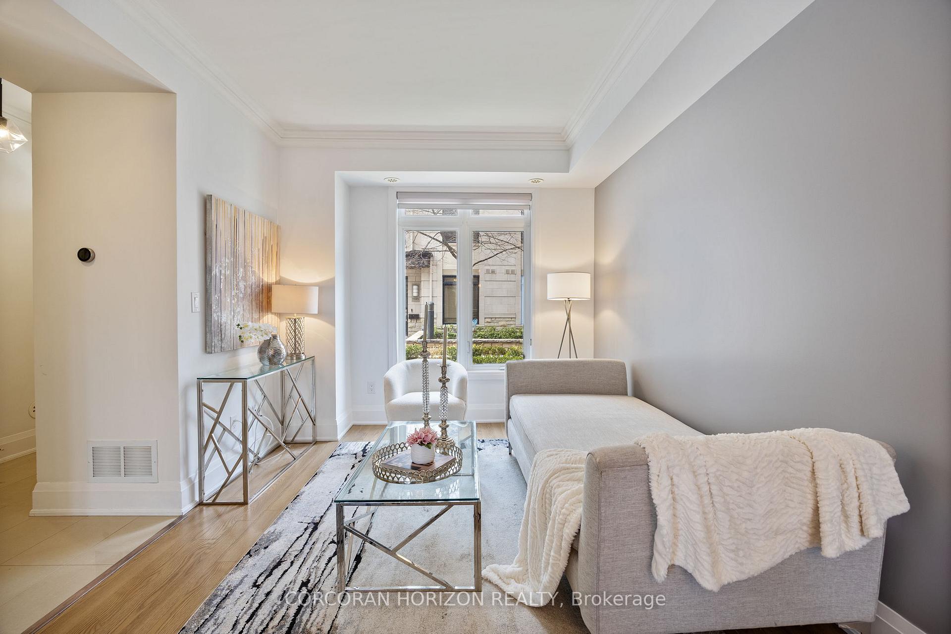 4 Bedrooms Condo at 9 Oakburn, Toronto For sale