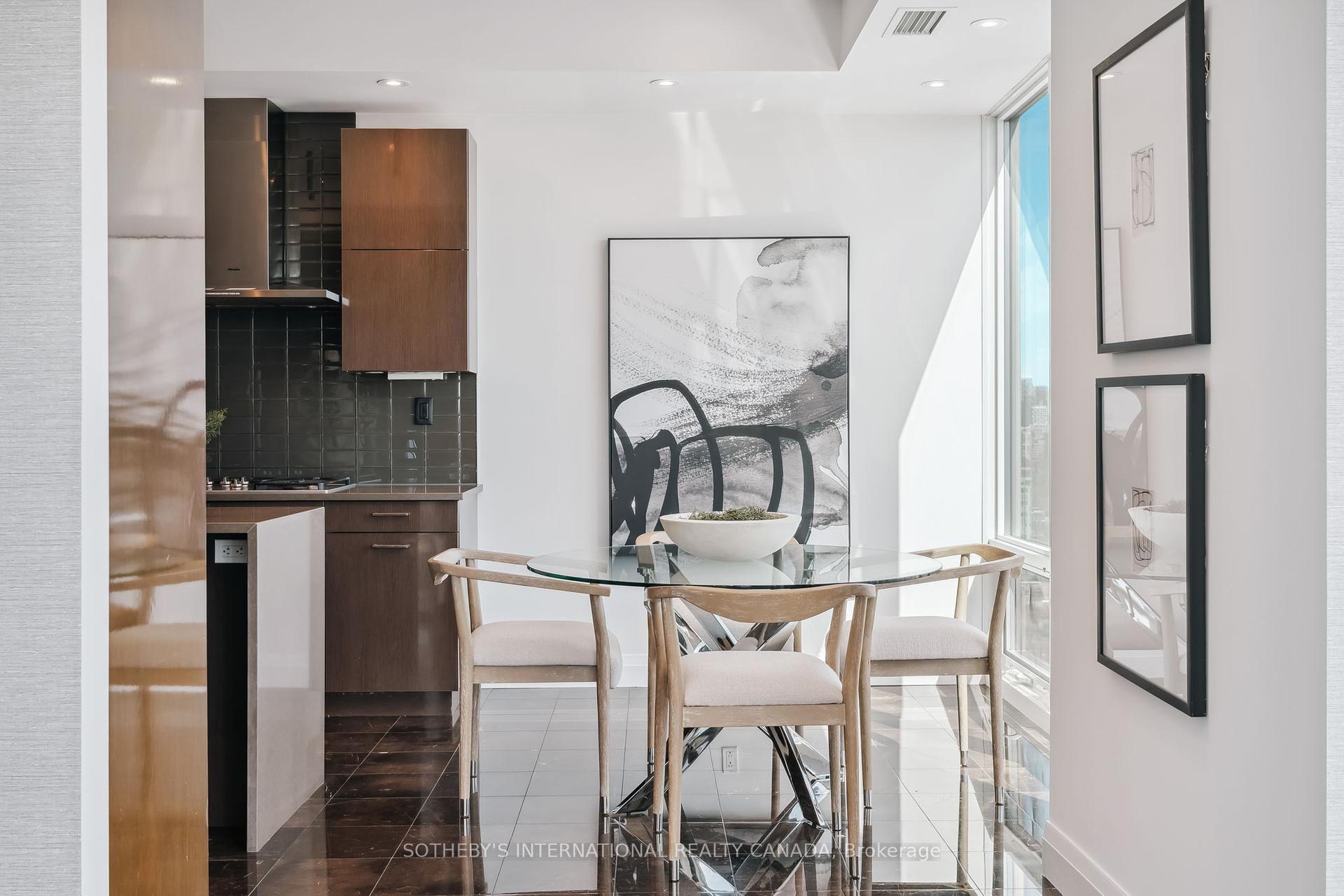 3 Bedrooms Condo at 1 Bedford, Toronto For sale
