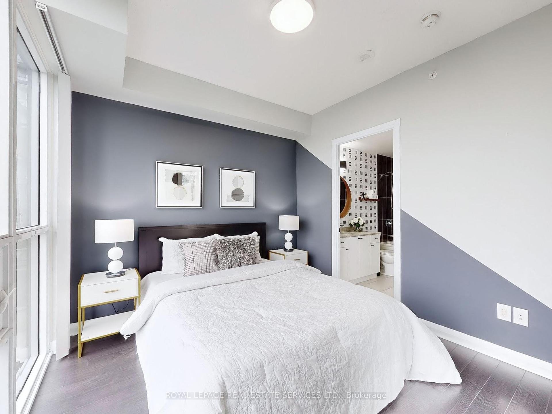 3 Bedrooms Condo at 5025 Four Springs, Mississauga For sale