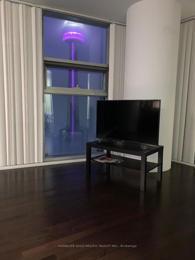 3 Bedrooms Condo at 14 York, Toronto For sale