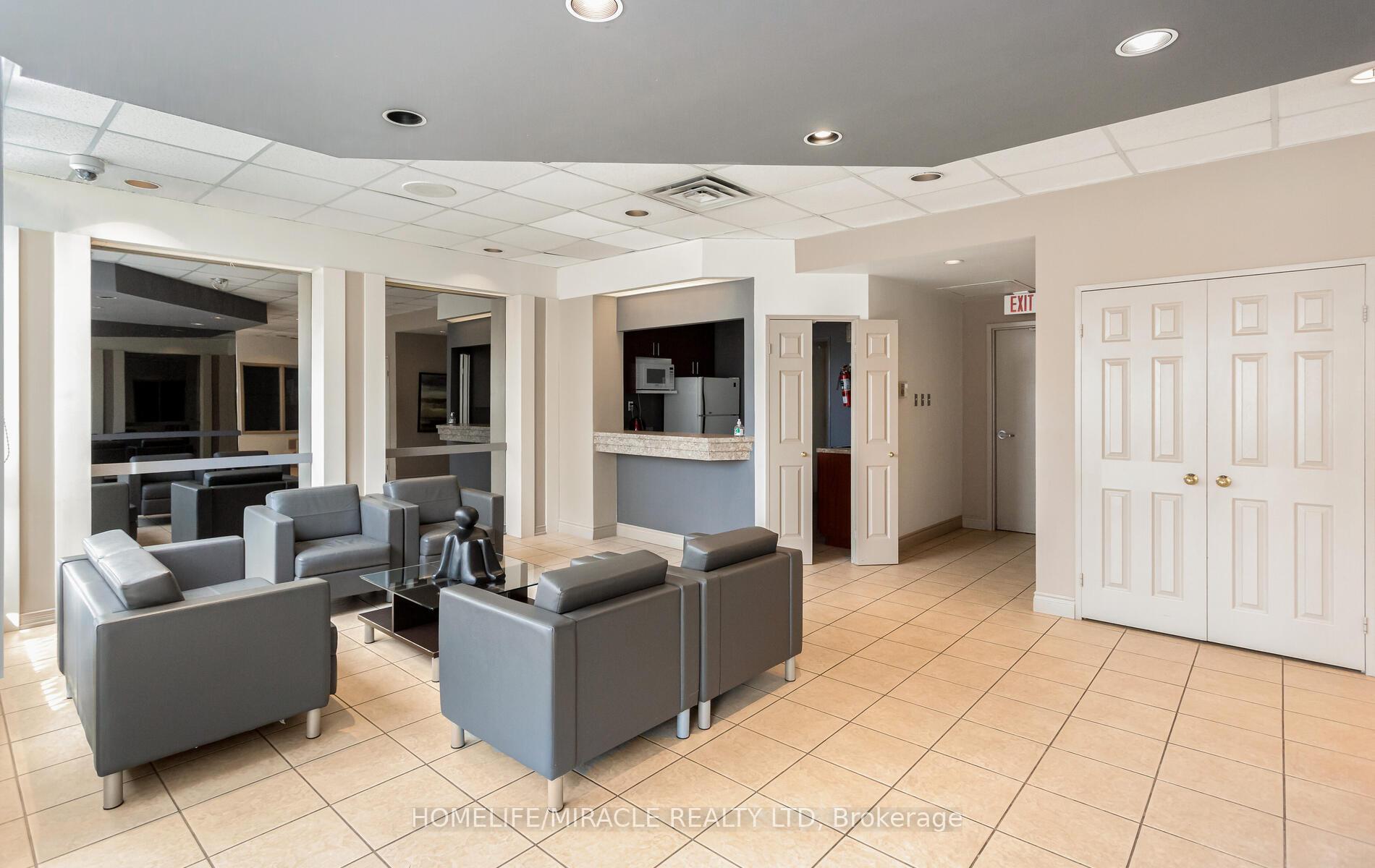 3 Bedrooms Condo at 4450 Tucana, Mississauga For sale
