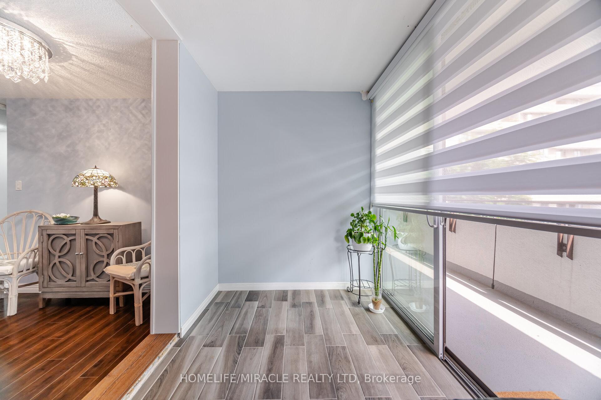 3 Bedrooms Condo at 1320 Mississauga valley, Mississauga For sale