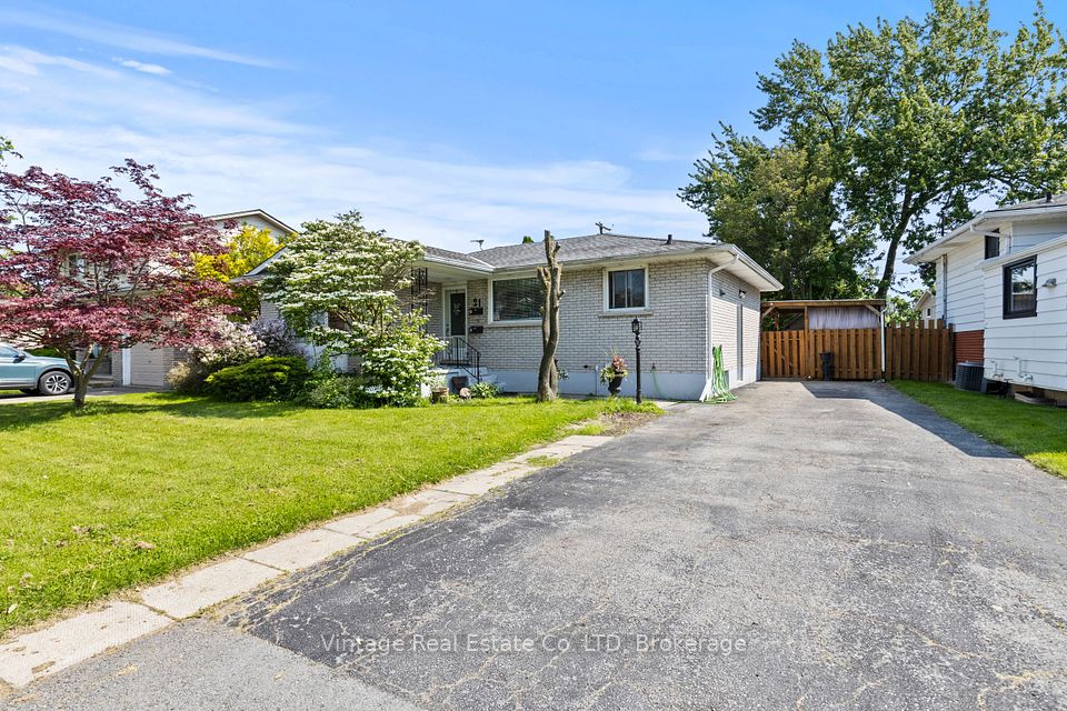 21 Macoomb Drive