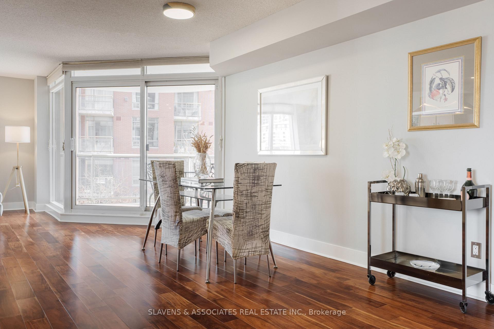 2 Bedrooms Condo at 550 Queens,  Toronto For sale