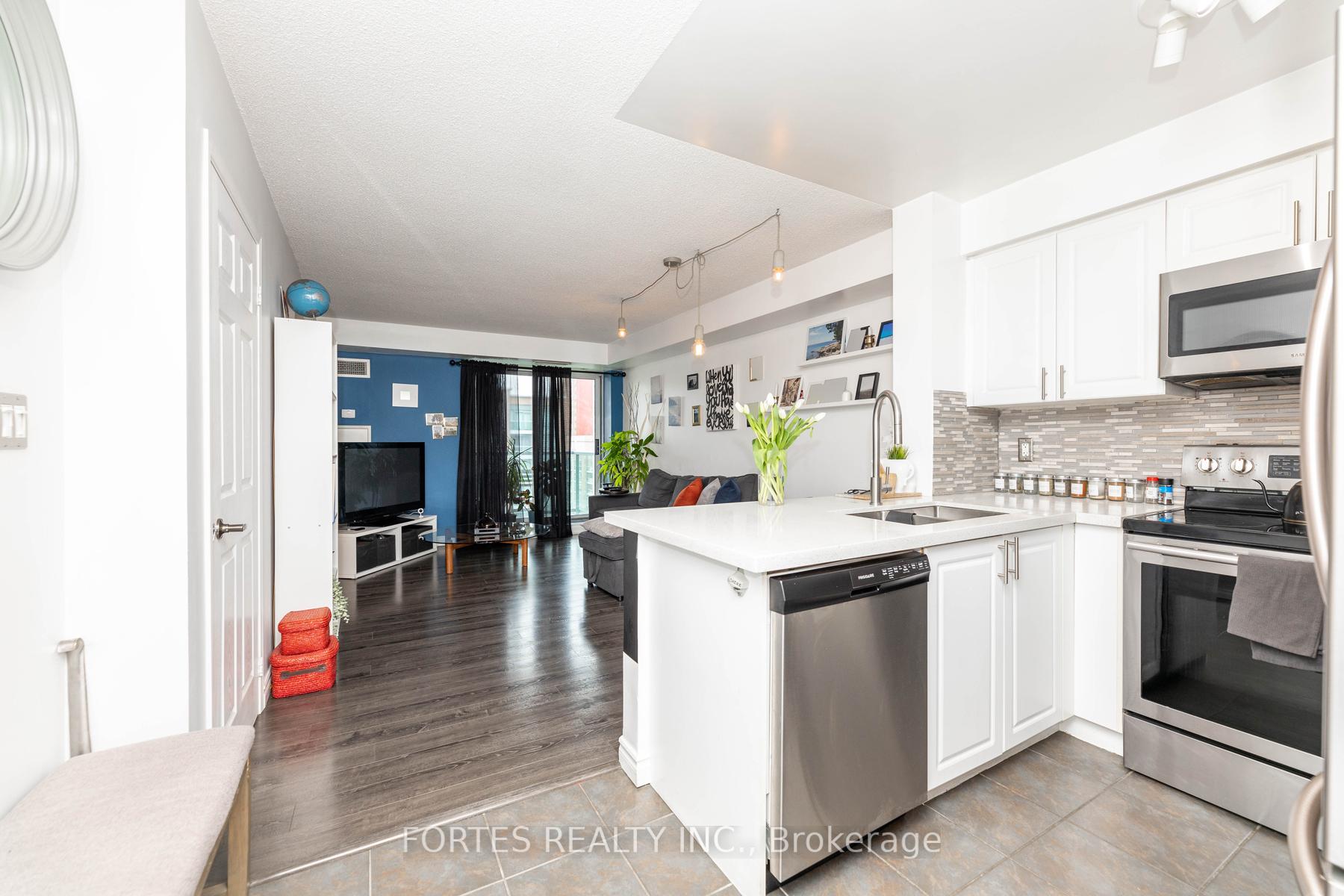 2 Bedrooms Condo at 9 Michael Power,  Toronto For sale