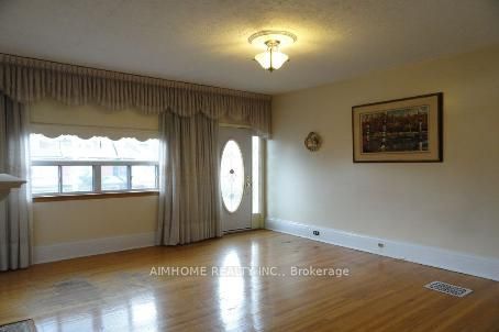 598 Bathurst Street