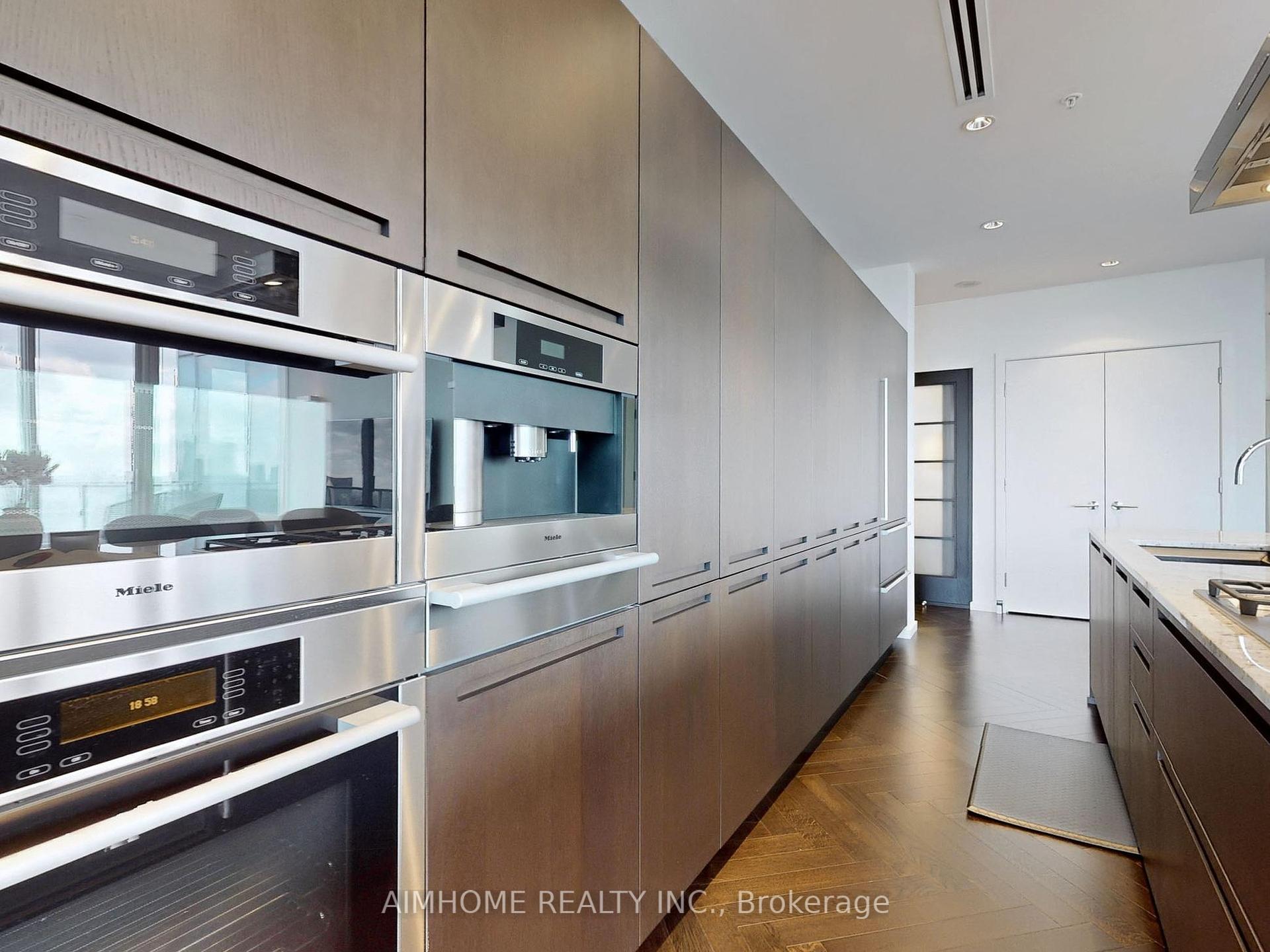 3 Bedrooms Condo at 180 University, Toronto For sale