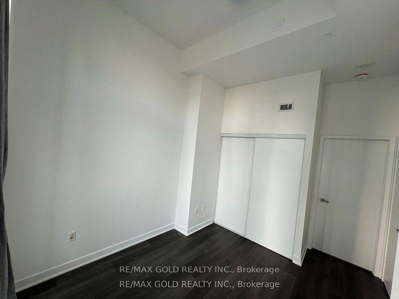 3 Bedrooms Condo at 3900 Confederation, Mississauga For sale