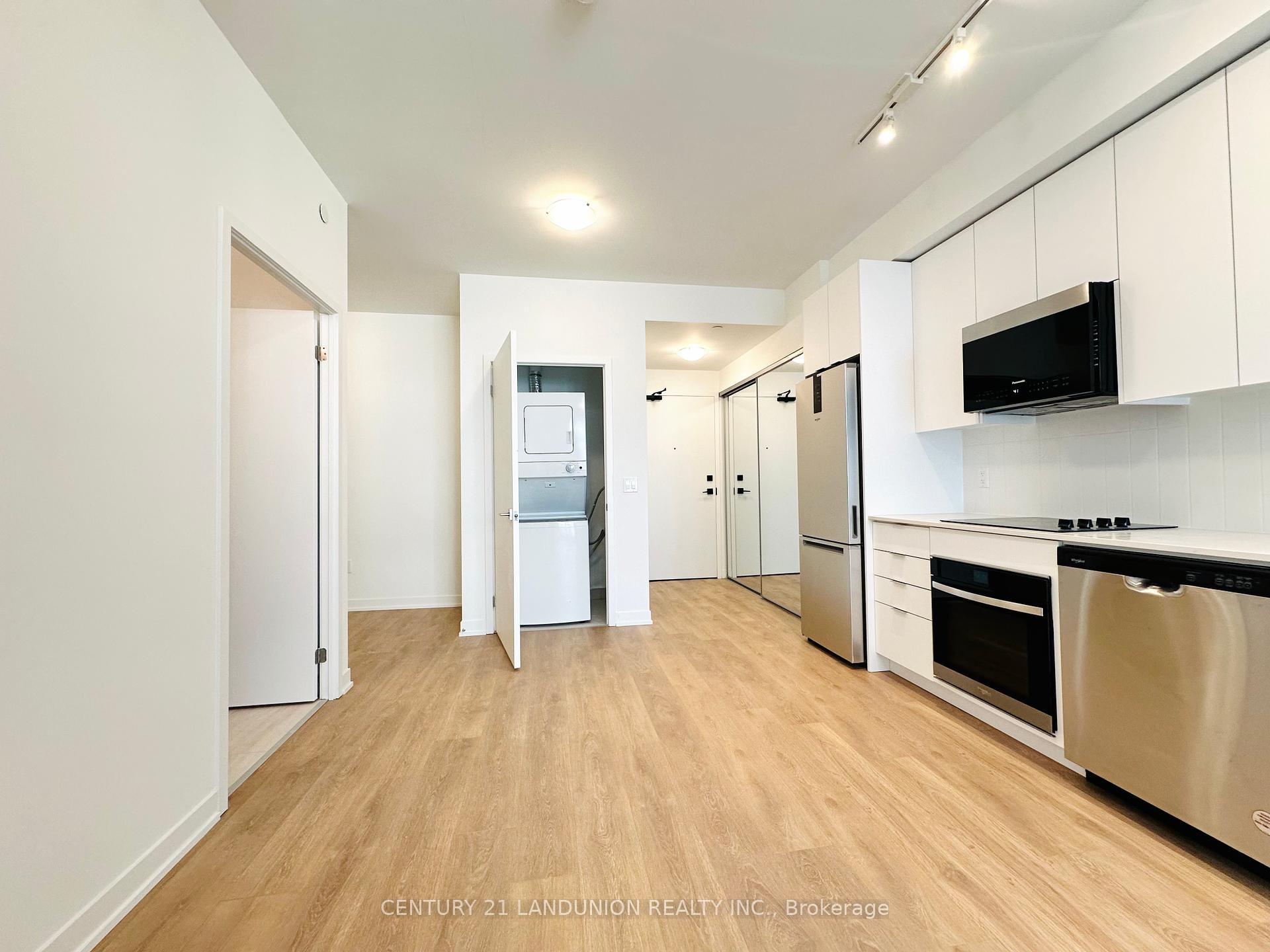 2 Bedrooms Condo at 10 Abeja, Vaughan For sale