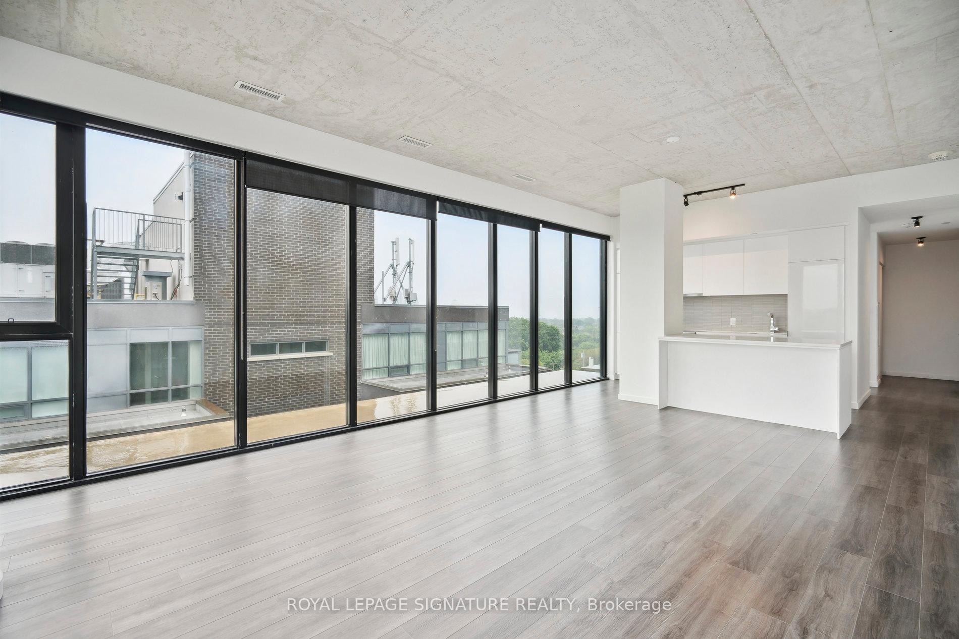 3 Bedrooms Co-op at 7 Smith, Toronto For sale