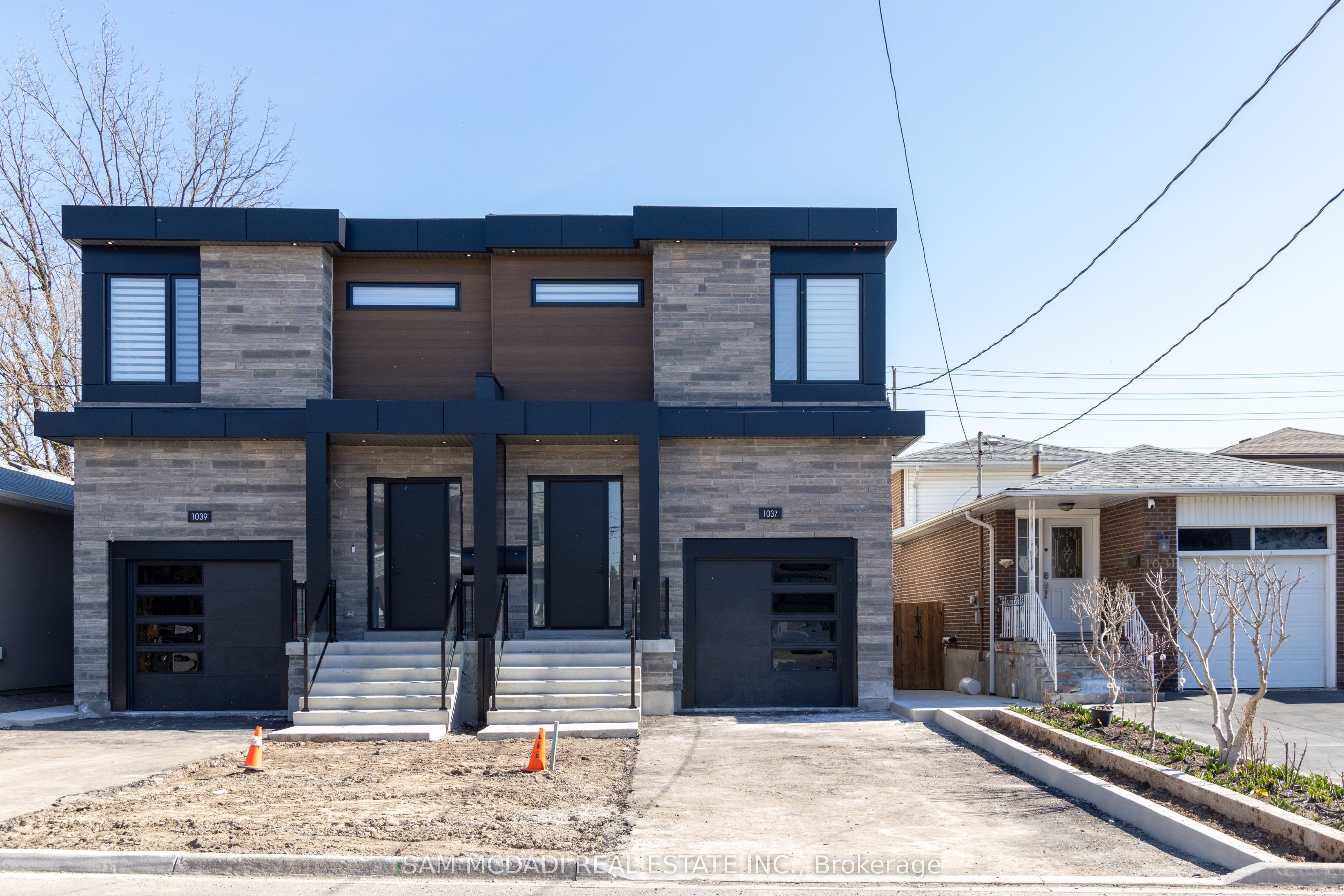 1037 Caven Street, Mississauga, ON L5G 4J3