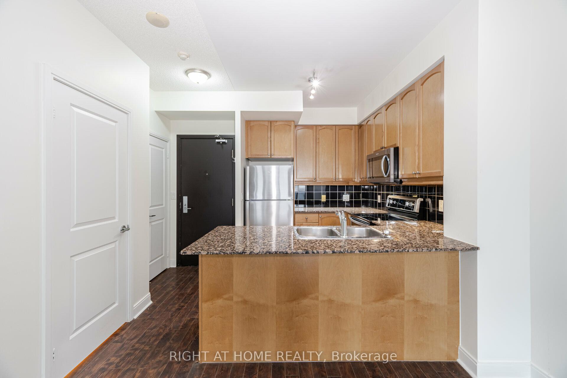 2 Bedrooms Condo at 70 Absolute, Mississauga For sale