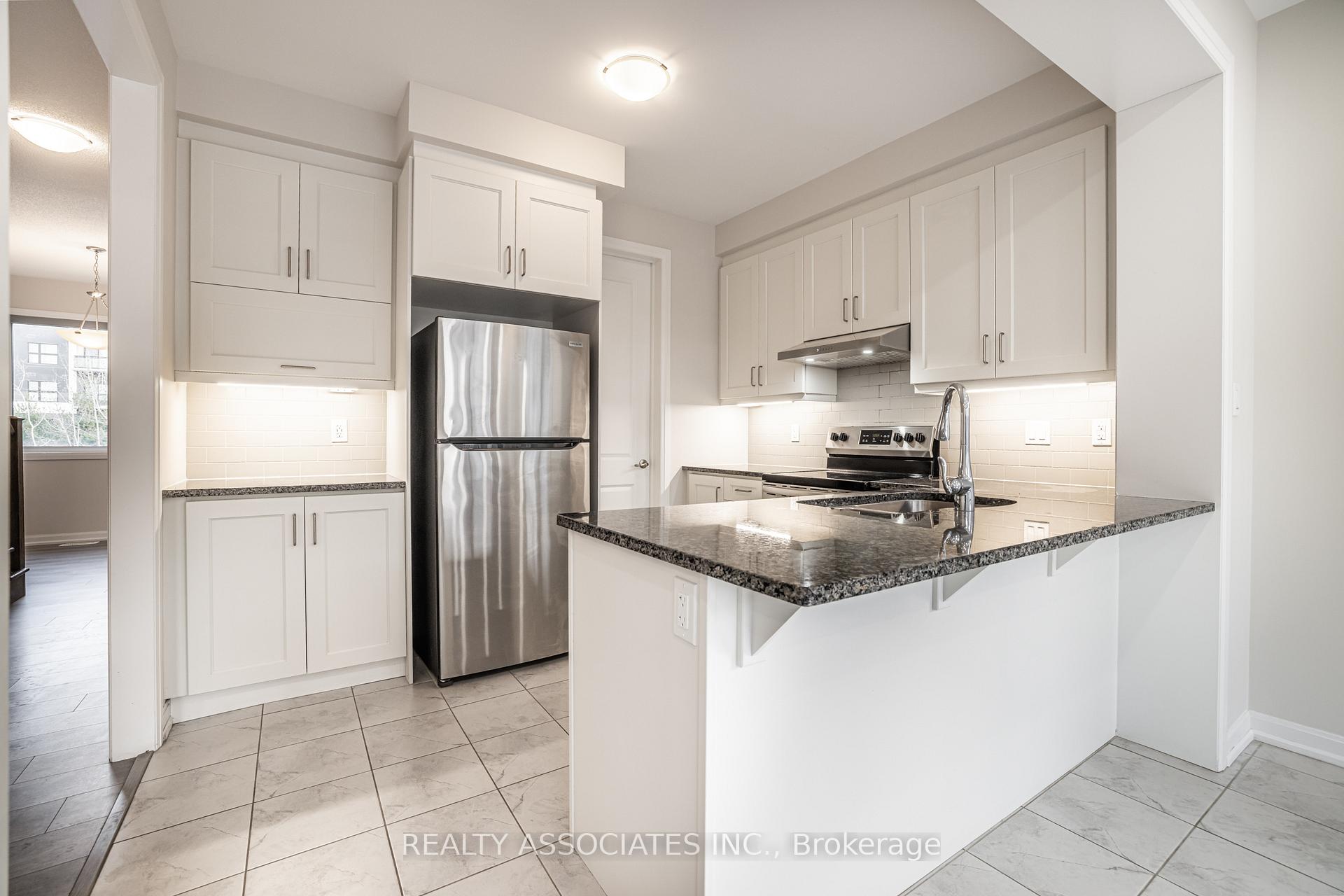 4 Bedrooms Condo at 133 Grovewood, Oakville For sale