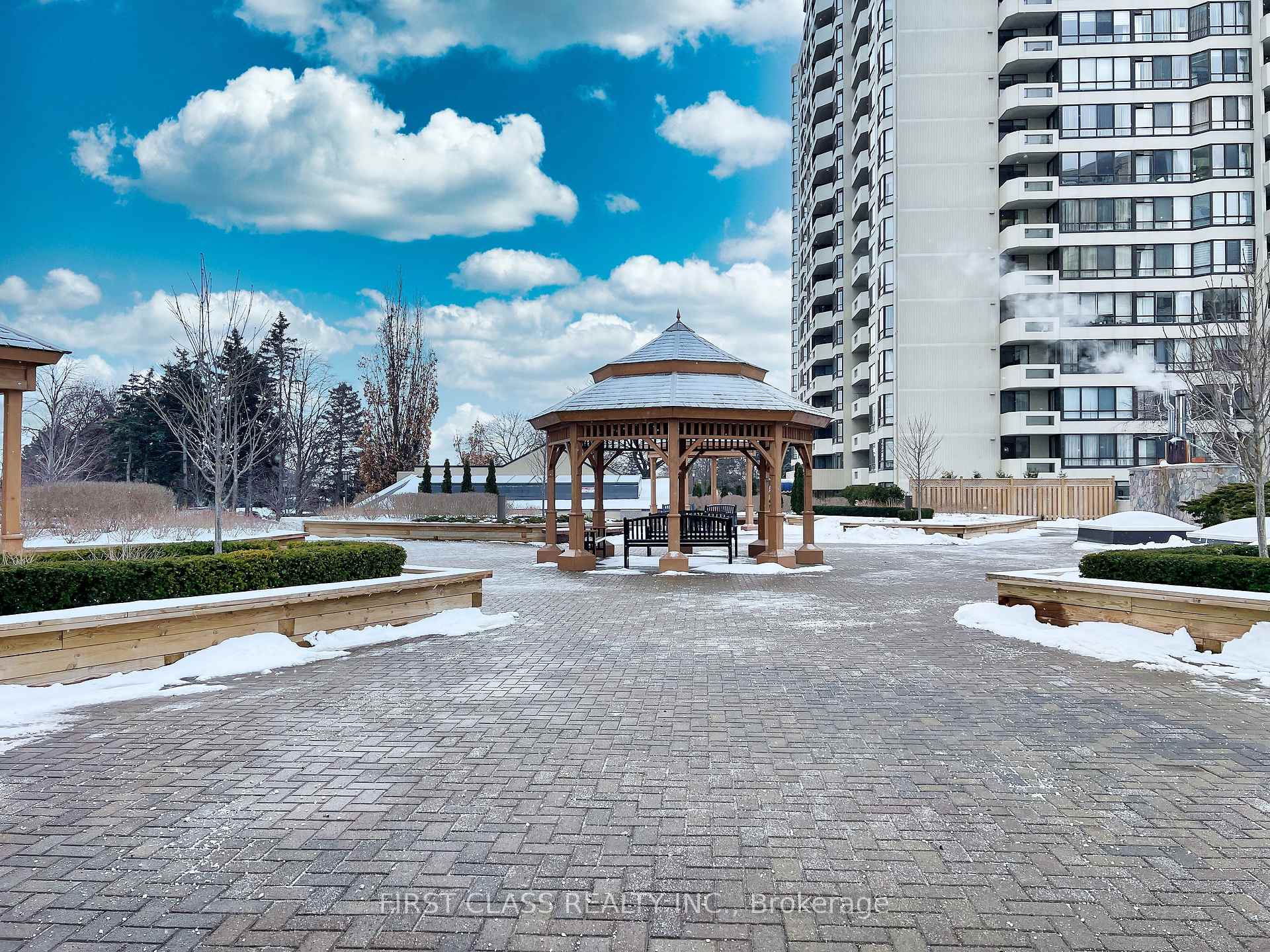 3 Bedrooms Condo at 275 Bamburgh, Toronto For sale