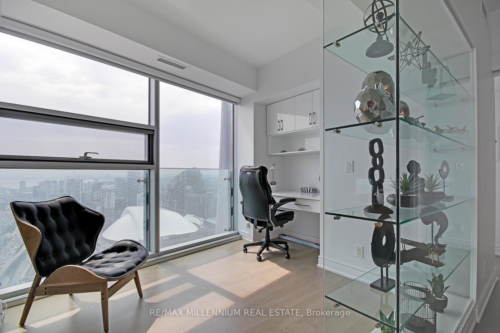 3 Bedrooms Condo at 12 York,  Toronto For sale