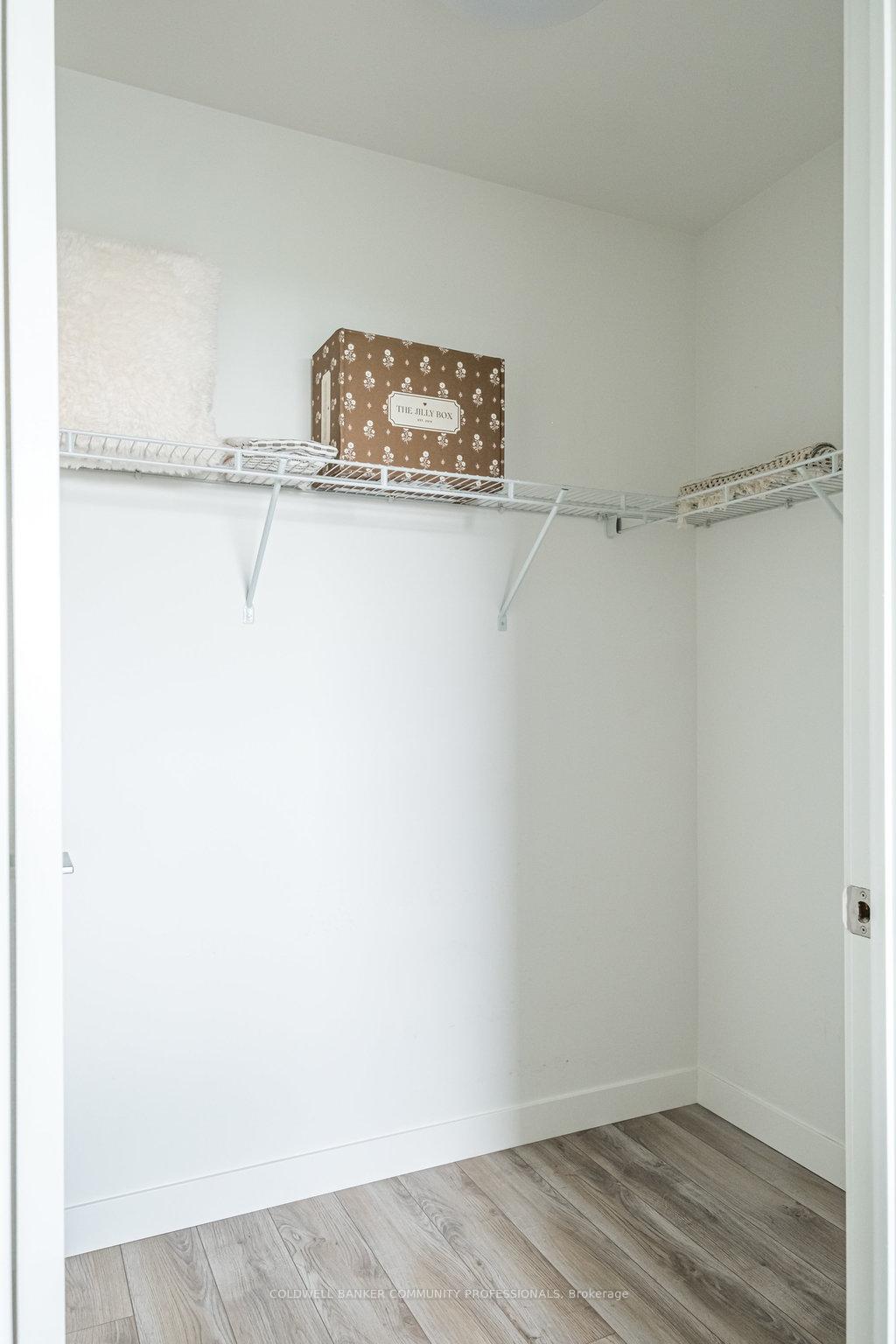 2 Bedrooms Condo at 467 Charlton, Hamilton For sale