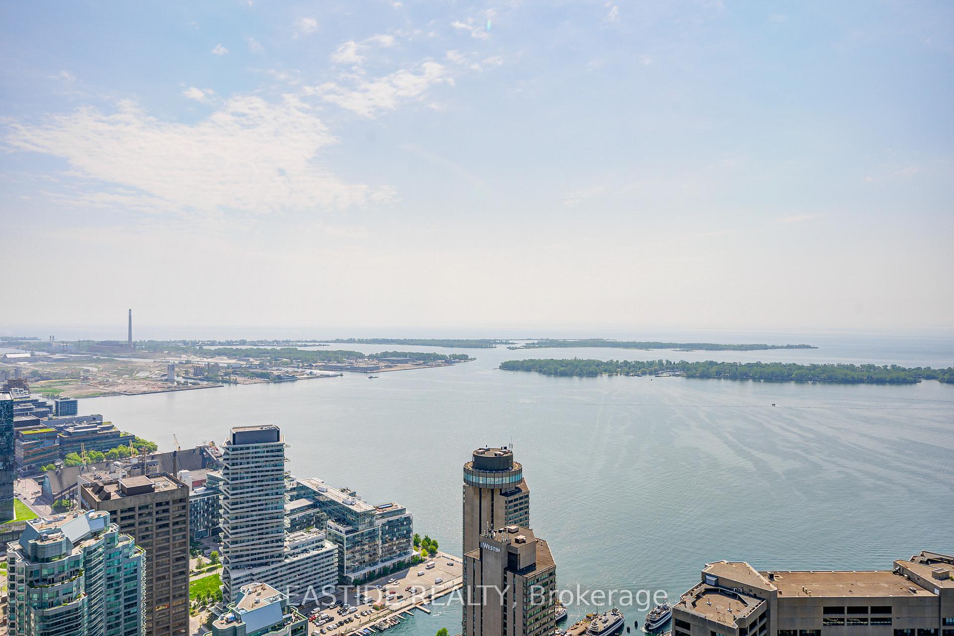 2 Bedrooms Condo at 88 Harbour, Toronto For sale