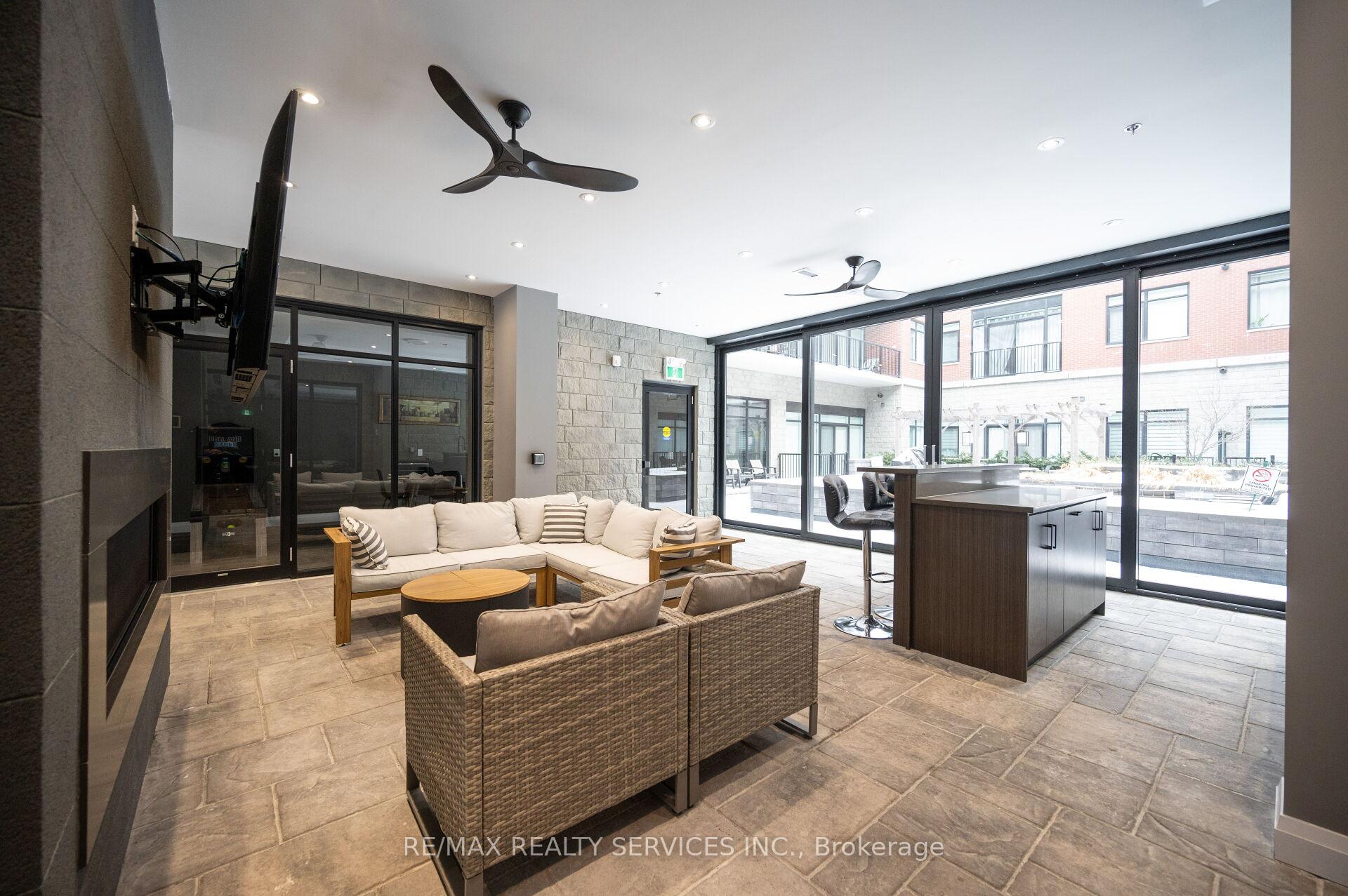 2 Bedrooms Condo at 1 Redfern, Hamilton For sale