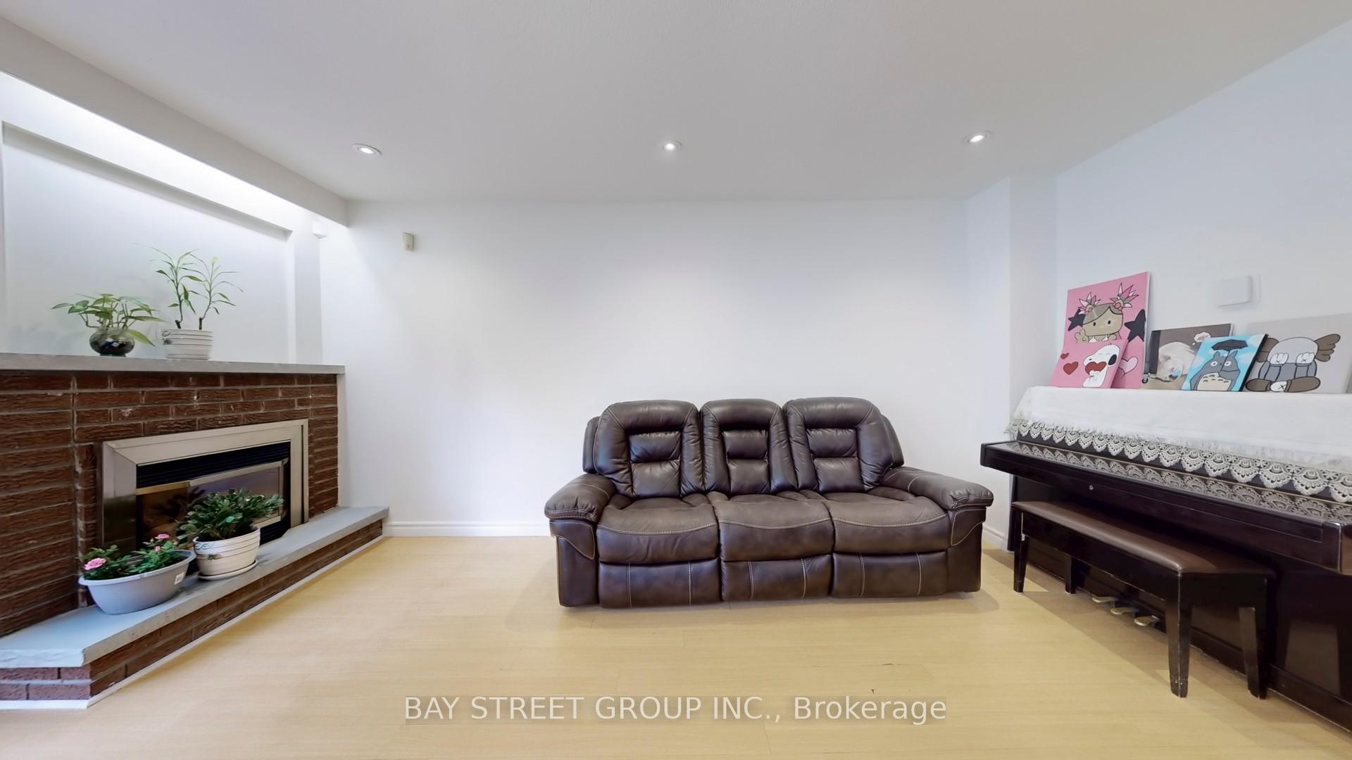 3 Bedrooms Condo at 99 Brimwood, Toronto For sale