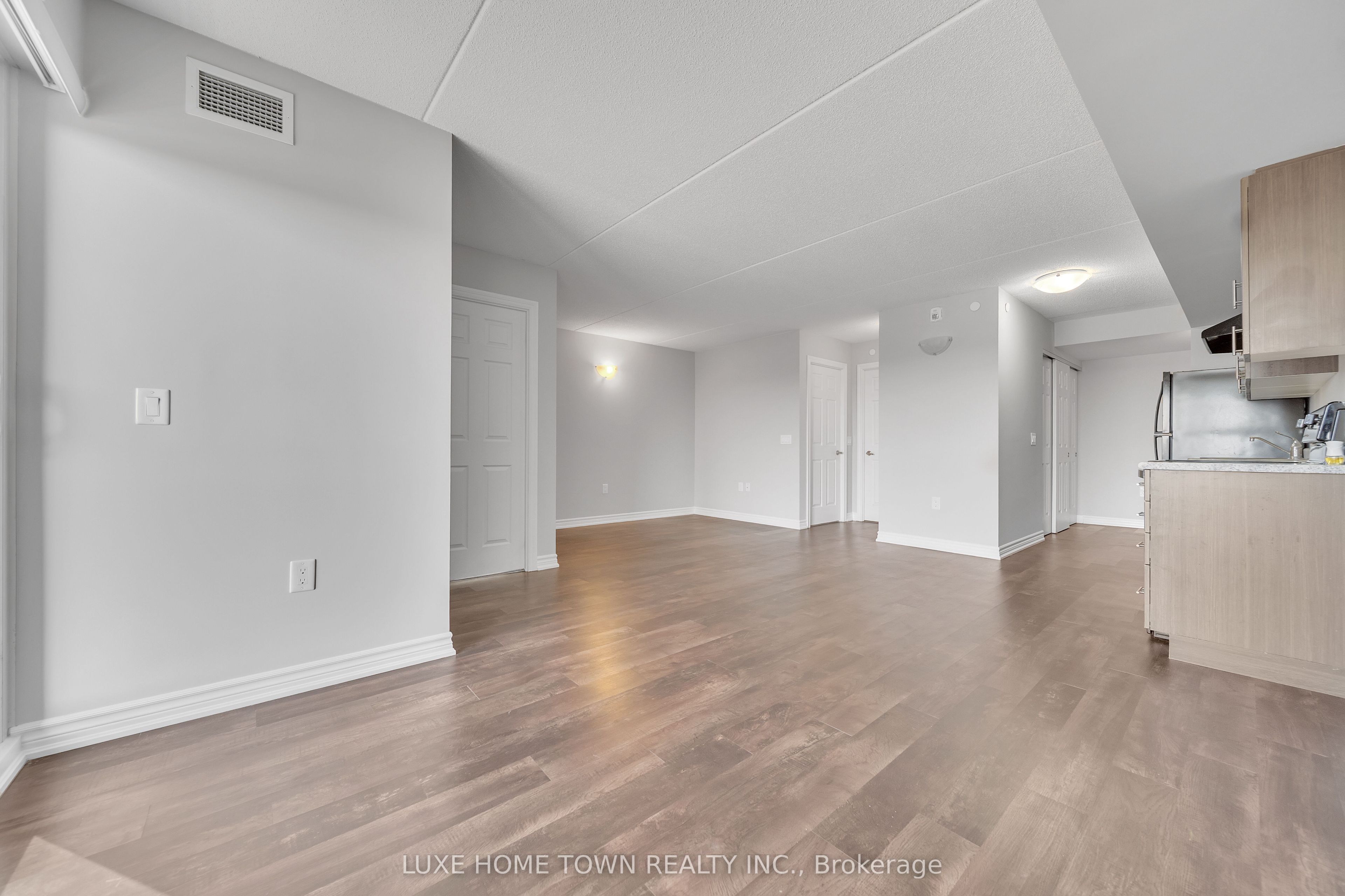 716 Main Street E, #801