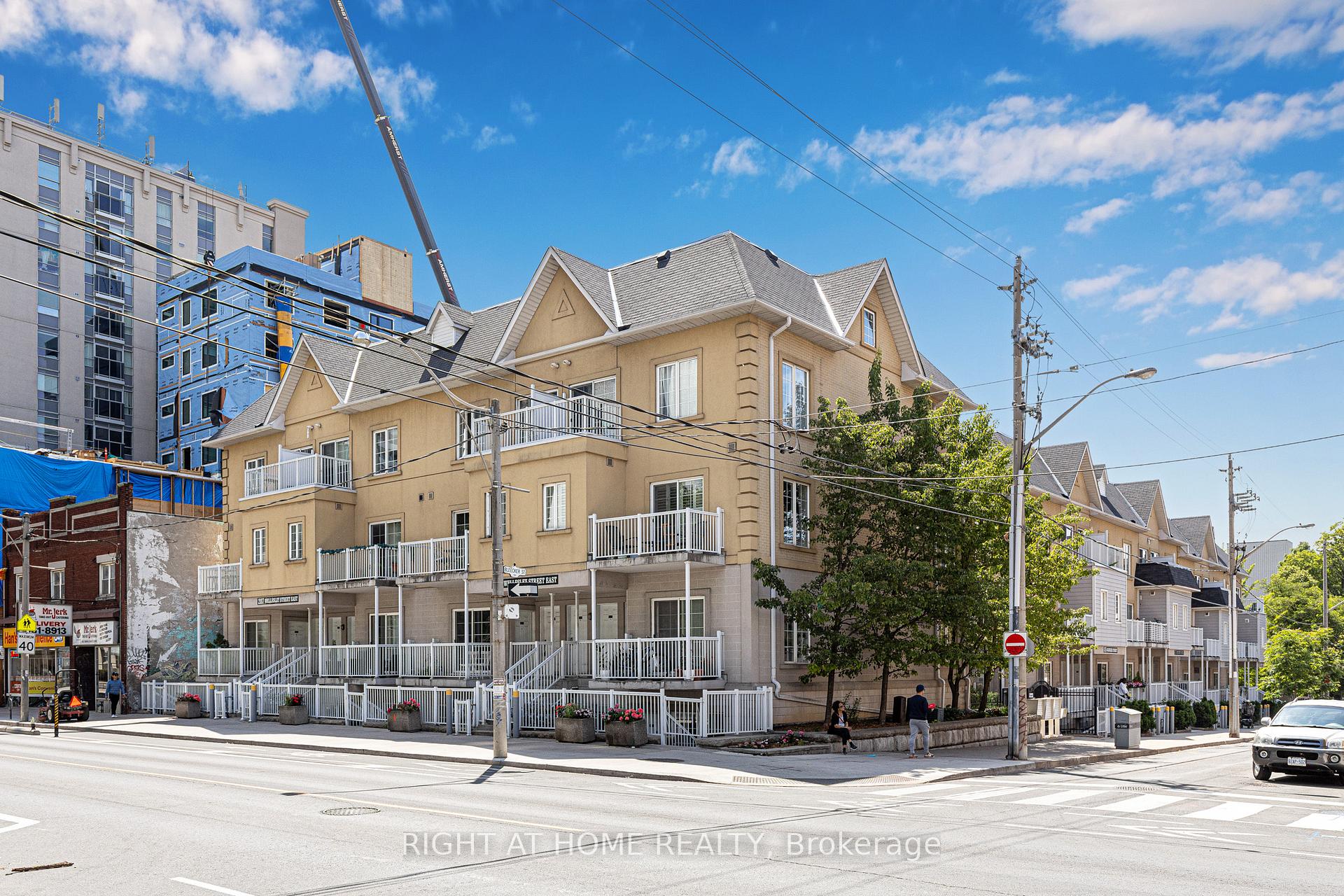 3 Bedrooms Condo at 205 Wellesley, Toronto For sale
