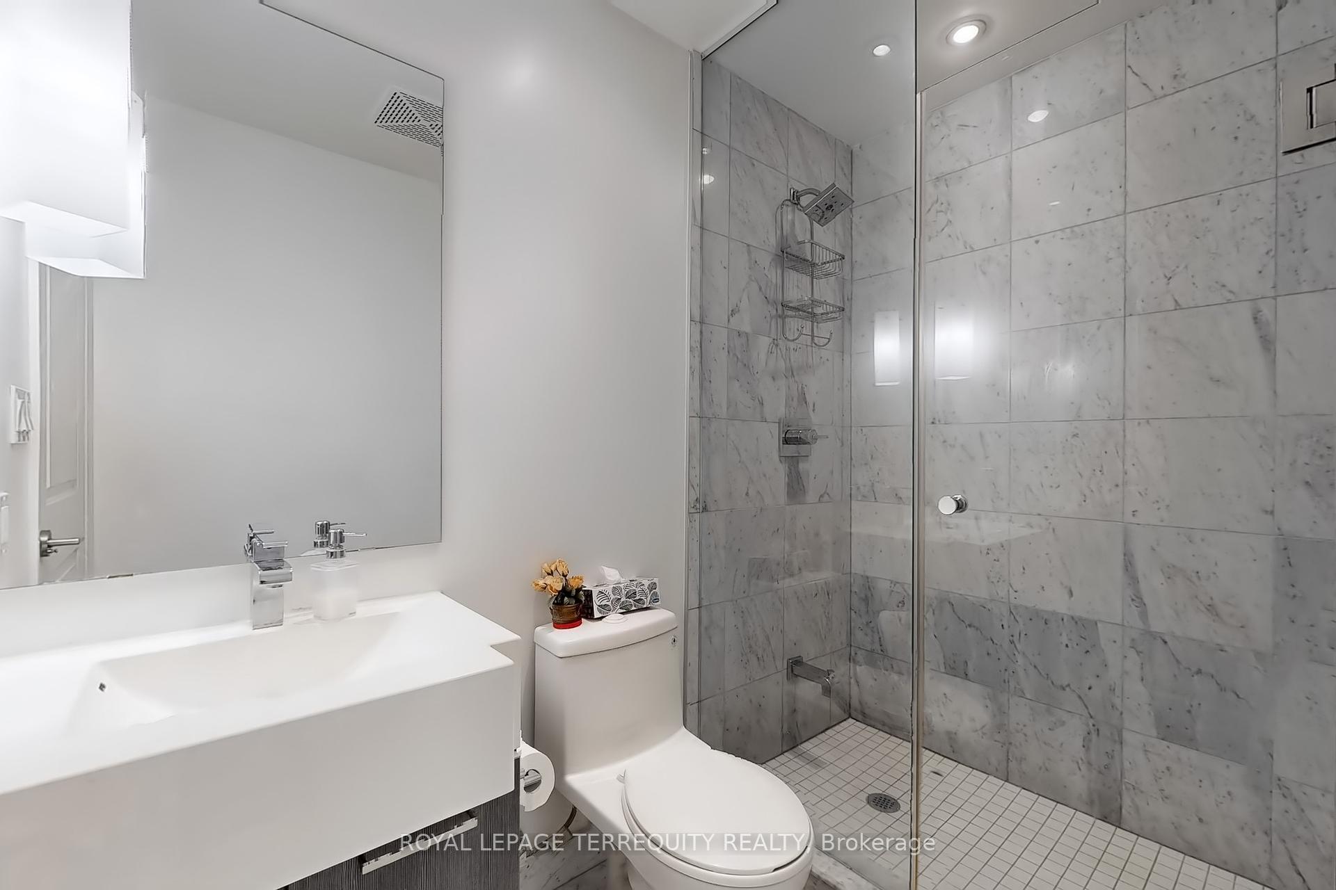 2 Bedrooms Condo at 8 The Esplanade, Toronto For sale