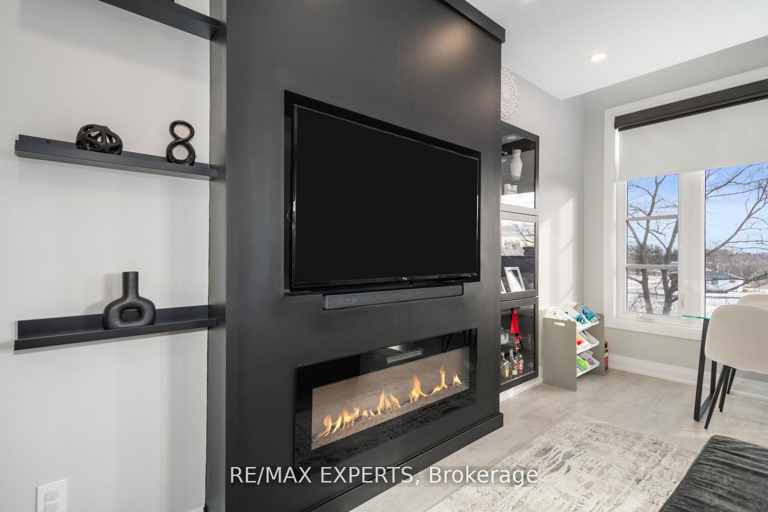 2 Bedrooms Condo at 8167 Kipling, Vaughan For sale