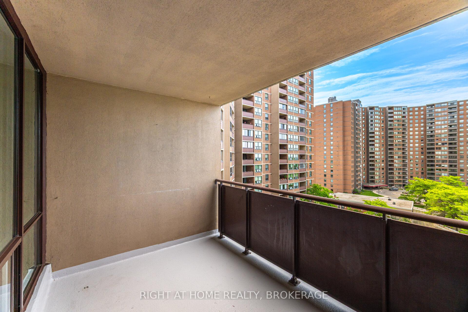 3 Bedrooms Condo at 714 The West Mall, Toronto For sale