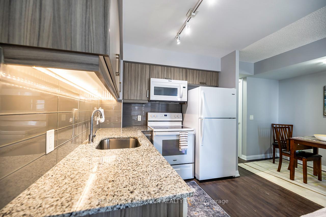 2 Bedrooms Condo at 30 Meadowglen,  Toronto For sale