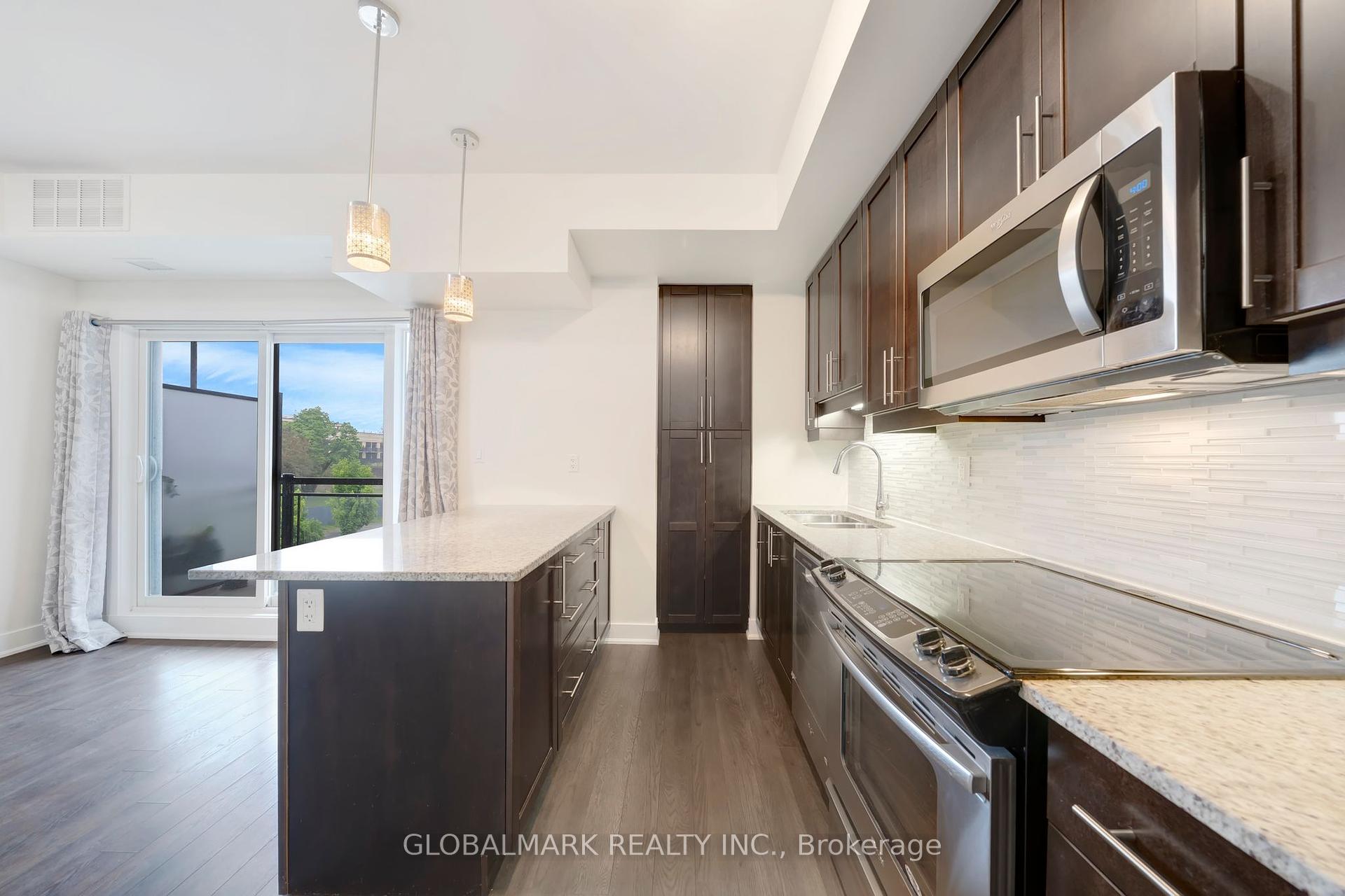2 Bedrooms Condo at 128 Garden, Oakville For sale