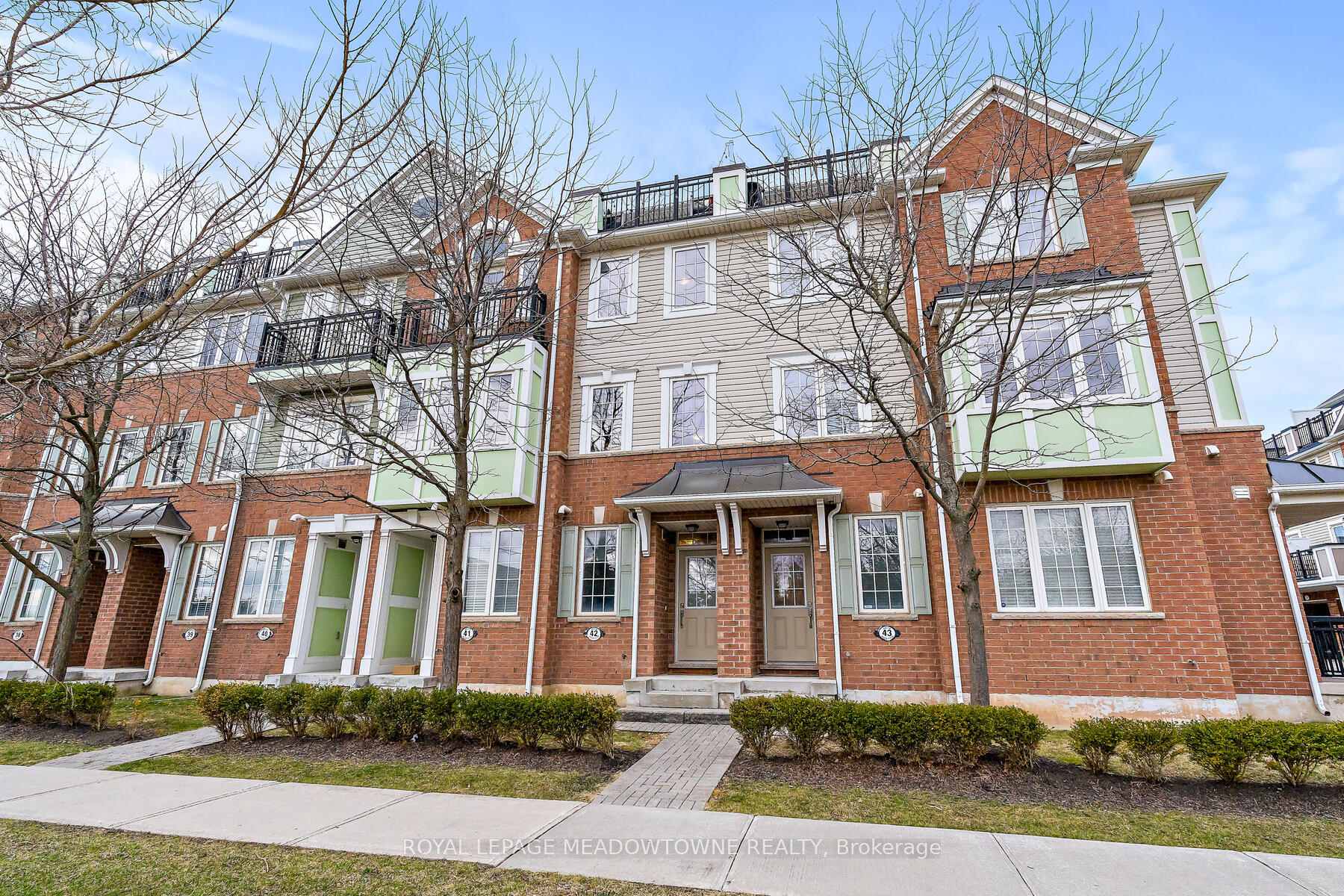2 Bedrooms Condo at 2614 Dashwood, Oakville For sale