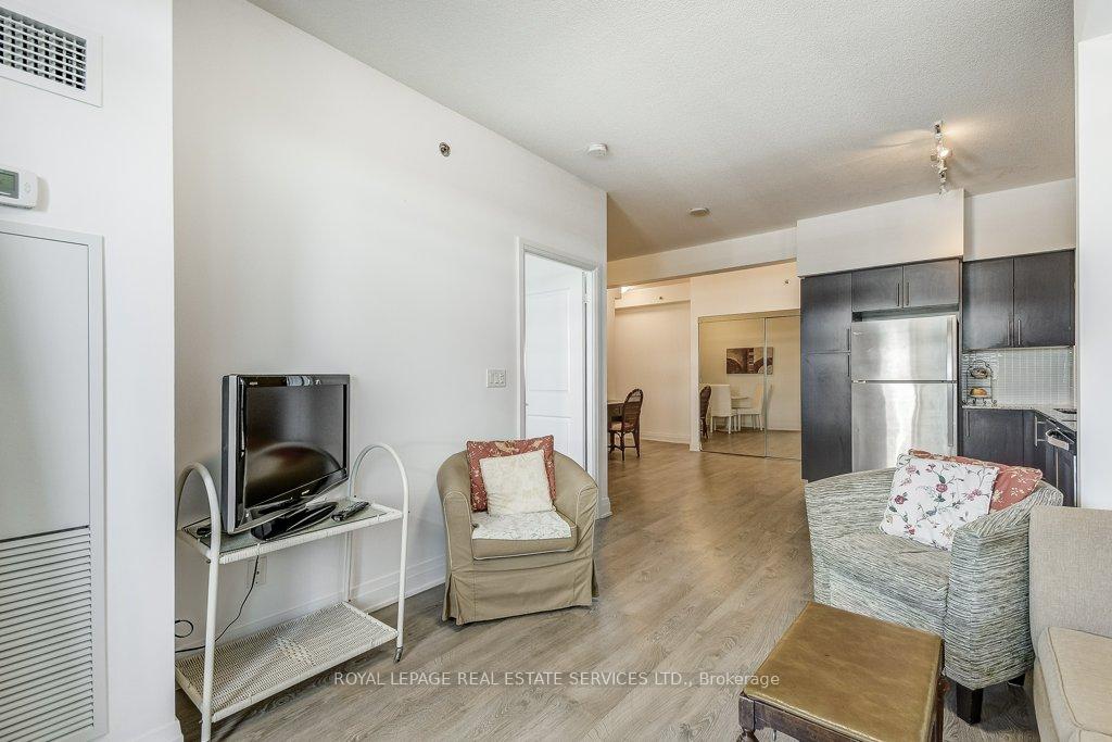 2 Bedrooms Condo at 55 Speers, Oakville For sale