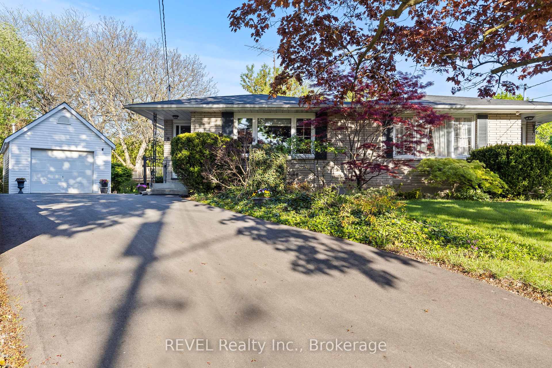 8 Bedford Court, St. Catharines, ON L2N 4C8