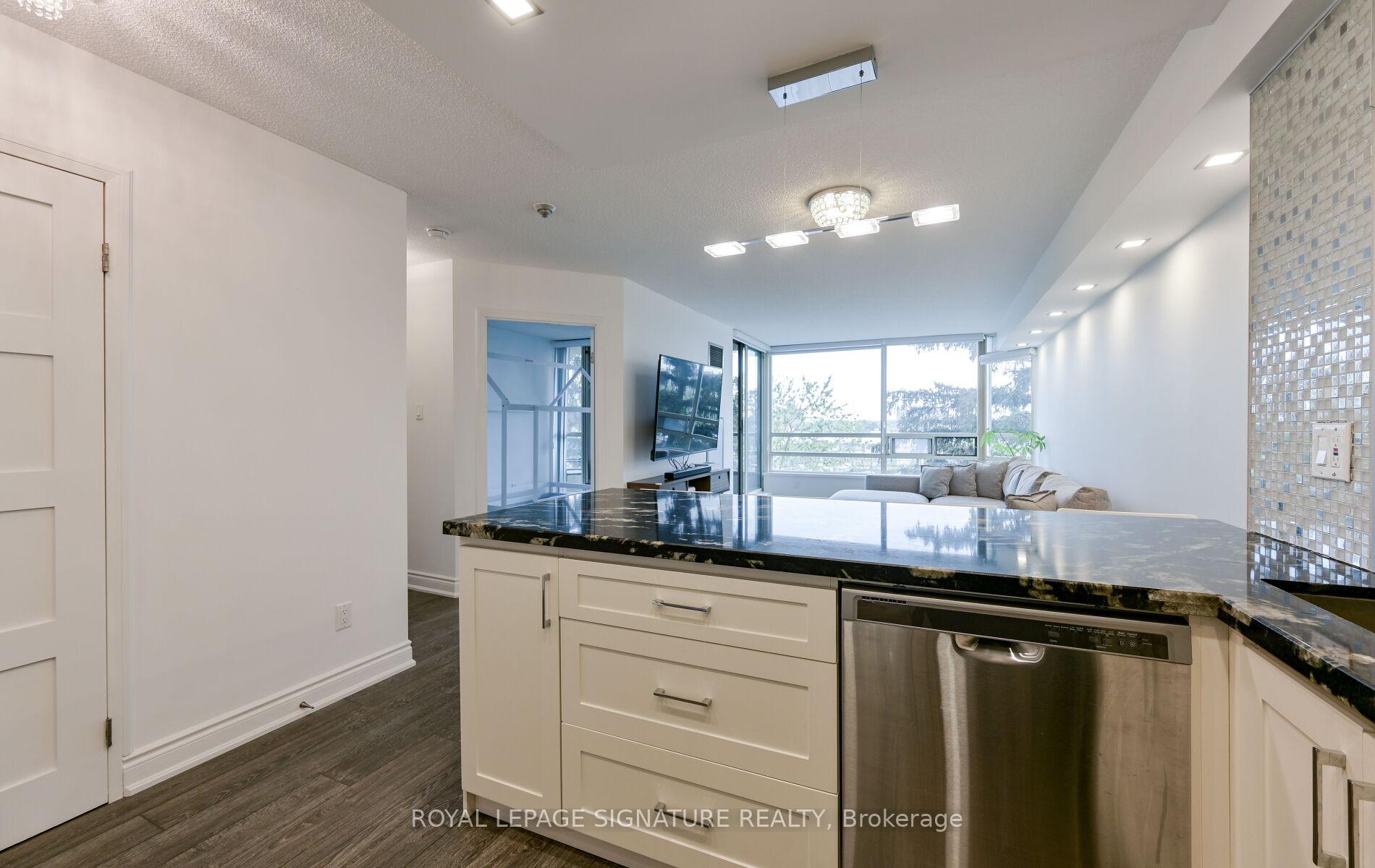 2 Bedrooms Condo at 75 King, Mississauga For sale