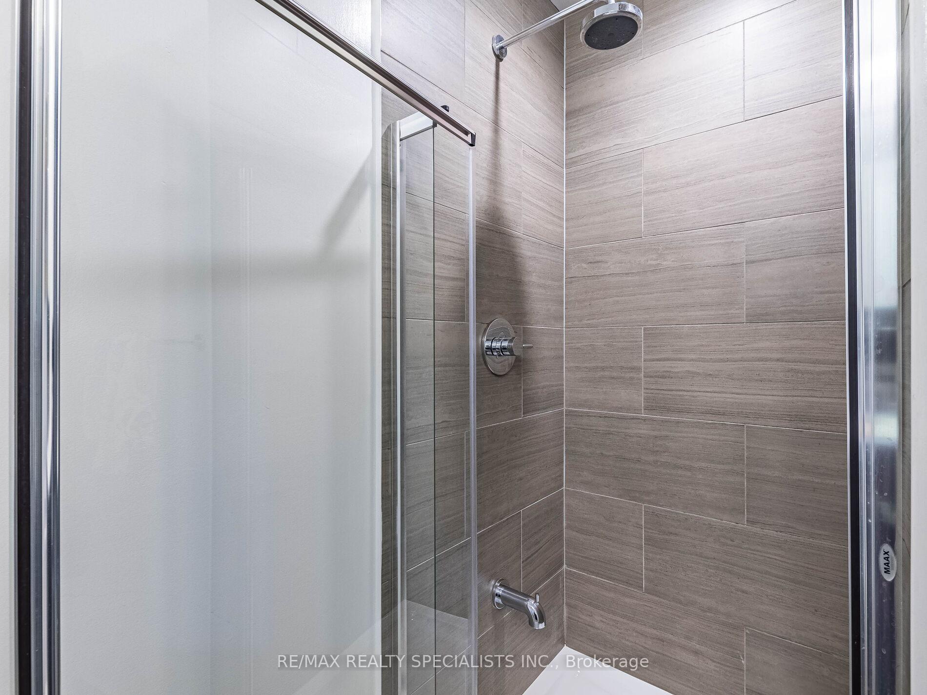 2 Bedrooms Condo at 2560 Eglinton, Mississauga For sale