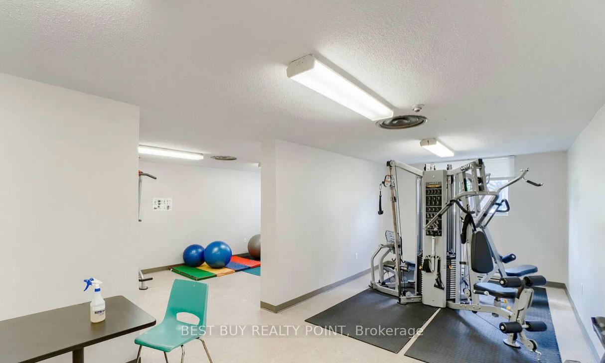 3 Bedrooms Condo at 15 La Rose, Toronto For sale