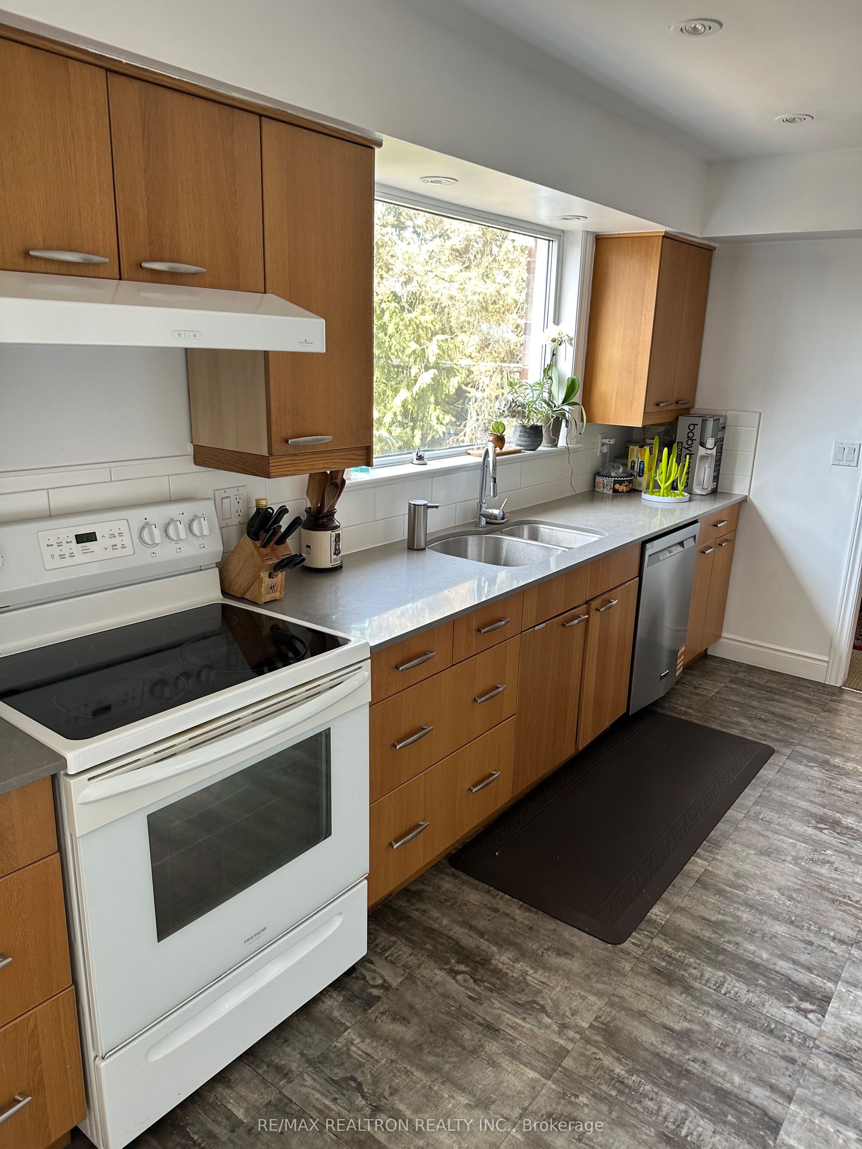 252 Ellis Avenue, Toronto W01 High Park-Swansea