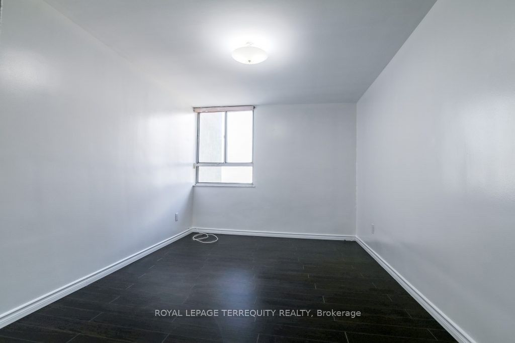5 Massey Square, #1512